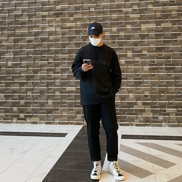Converse x Fear of God Essentials Chuck 70 Hi Natural 2020, Essentials Pull-Over Crewneck Sweatshirt Black - 21SS 착용 스타일 - 2