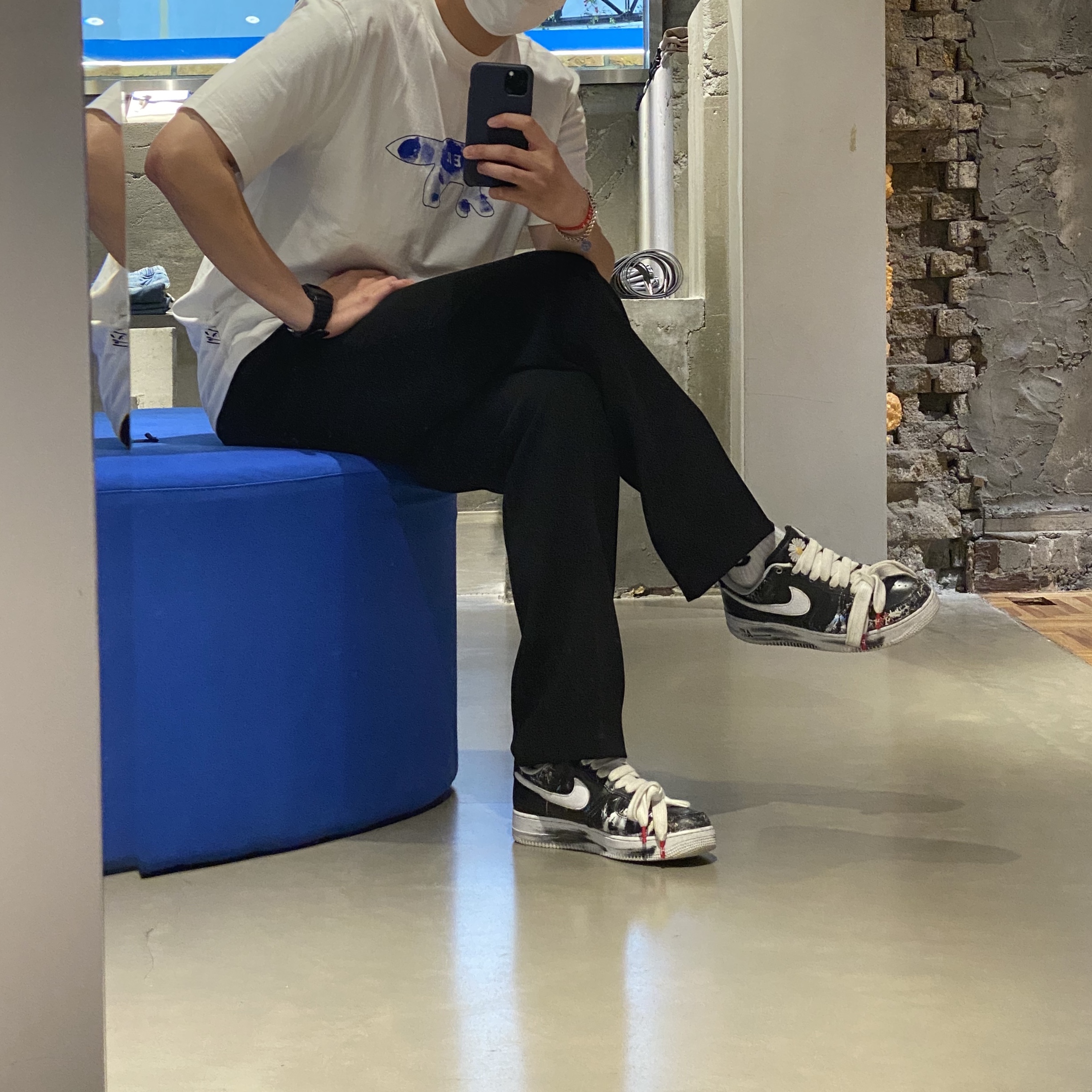 Maison Kitsune x Ader Error Fog Fox T-Shirt Off White, Nike x Peaceminusone Air Force 1 Low Para-Noise 착용 스타일