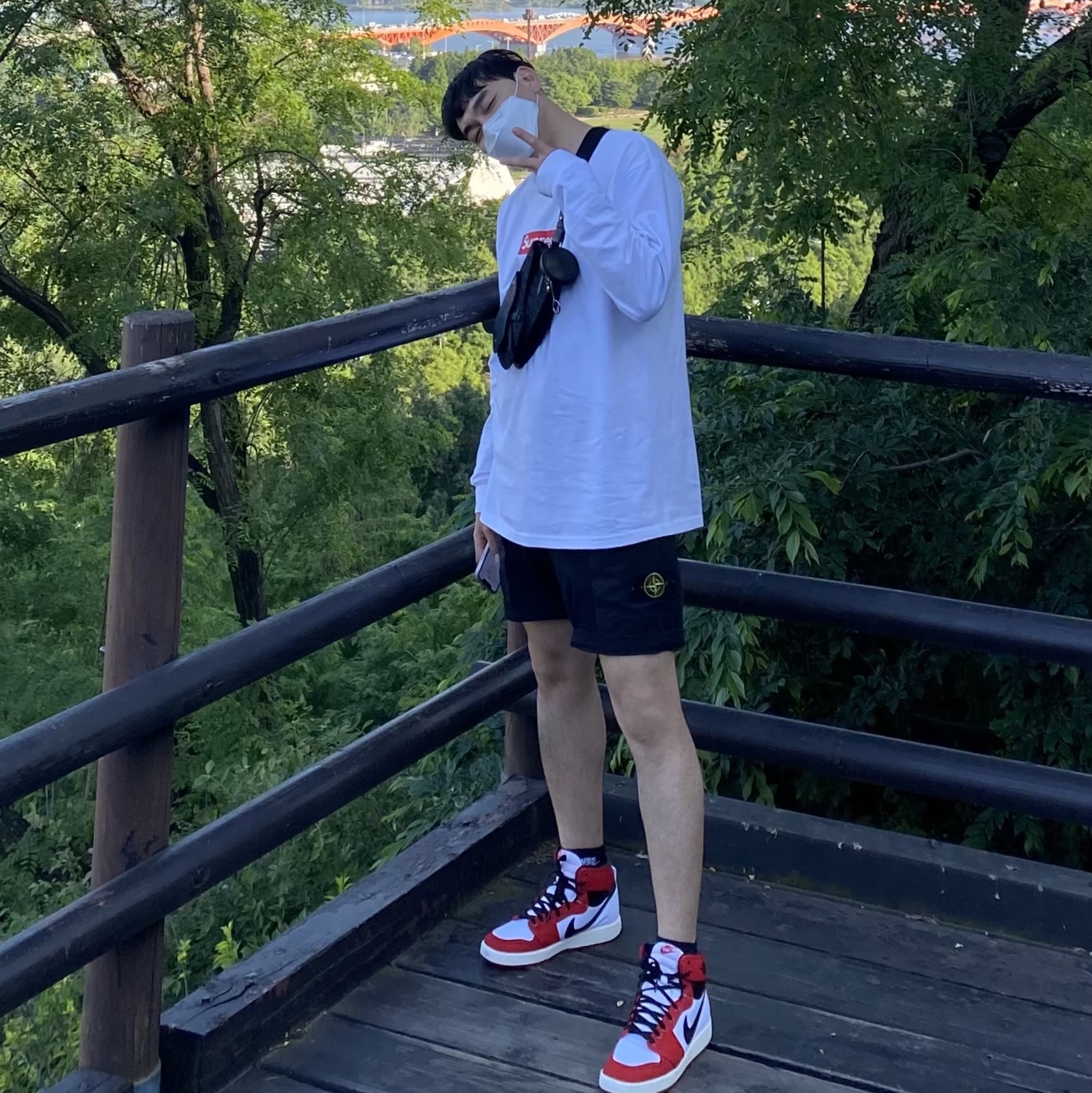 Supreme Box Logo L/S T-Shirt White - 20FW, Jordan 1 KO Chicago 2021 착용 스타일