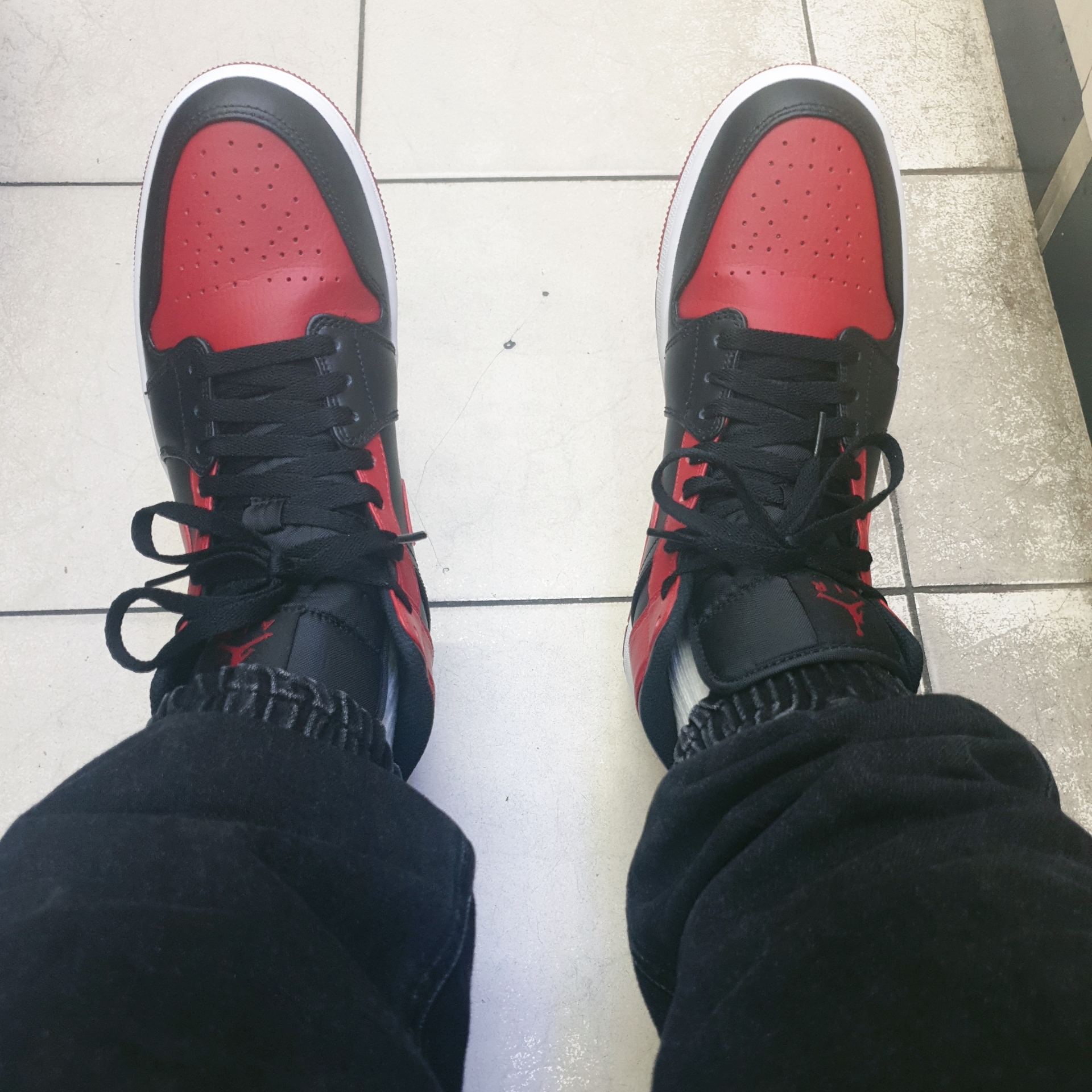 Jordan 1 Mid Bred Banned 2020 착용 스타일 - 1