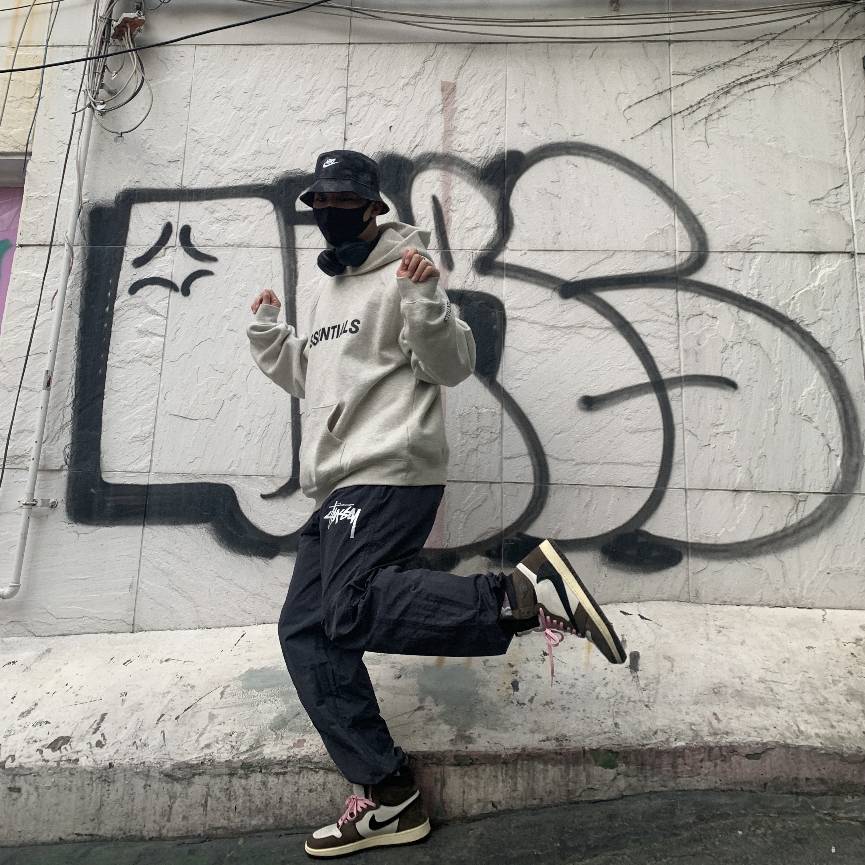 Jordan 1 x Travis Scott Retro High OG SP Mocha, Nike x Stussy Beach Pants Off Noir 착용 스타일 - 1