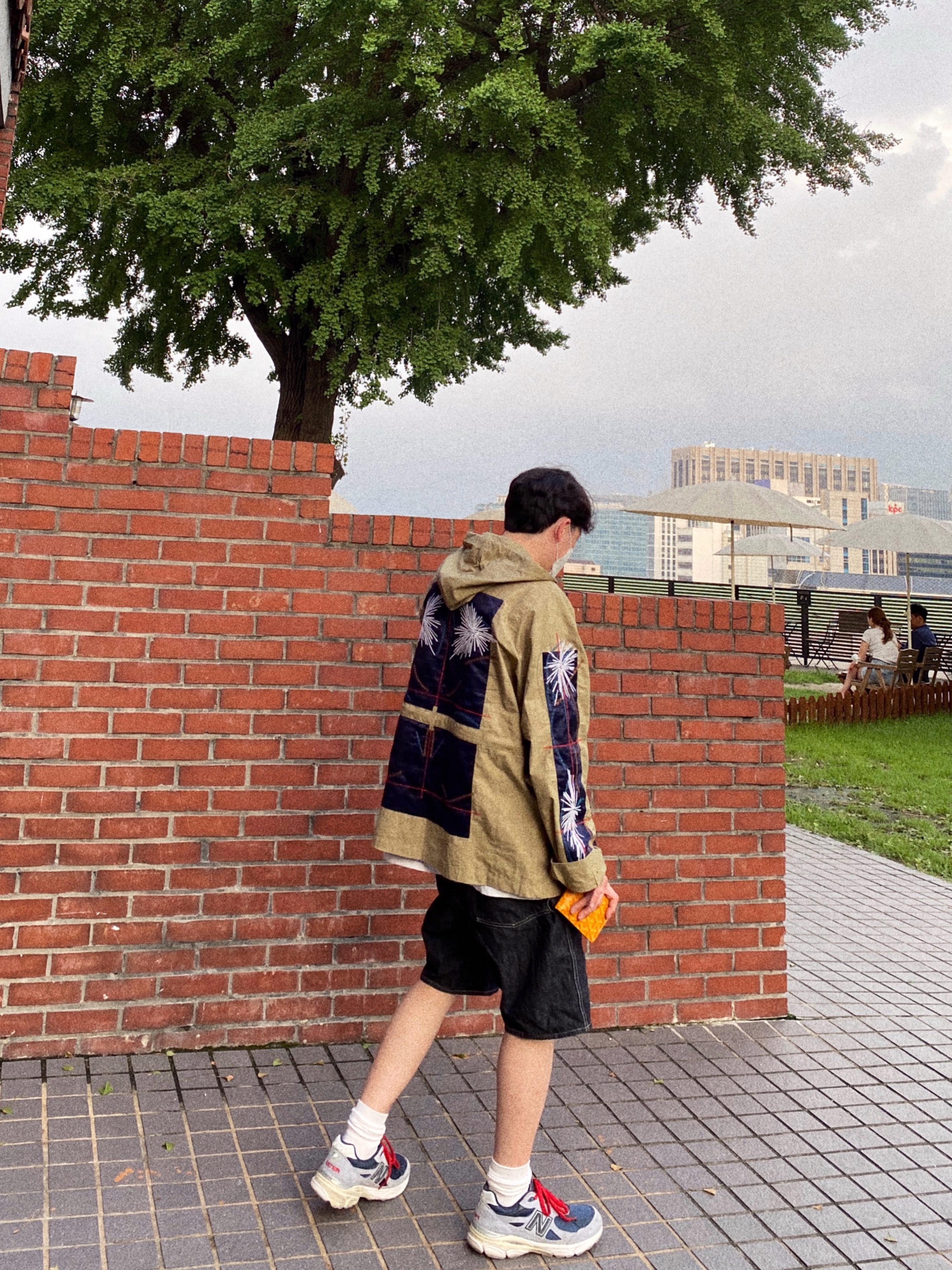 New Balance x No Vacancy Inn 990v3 Made in USA Water and WiFi 착용 스타일