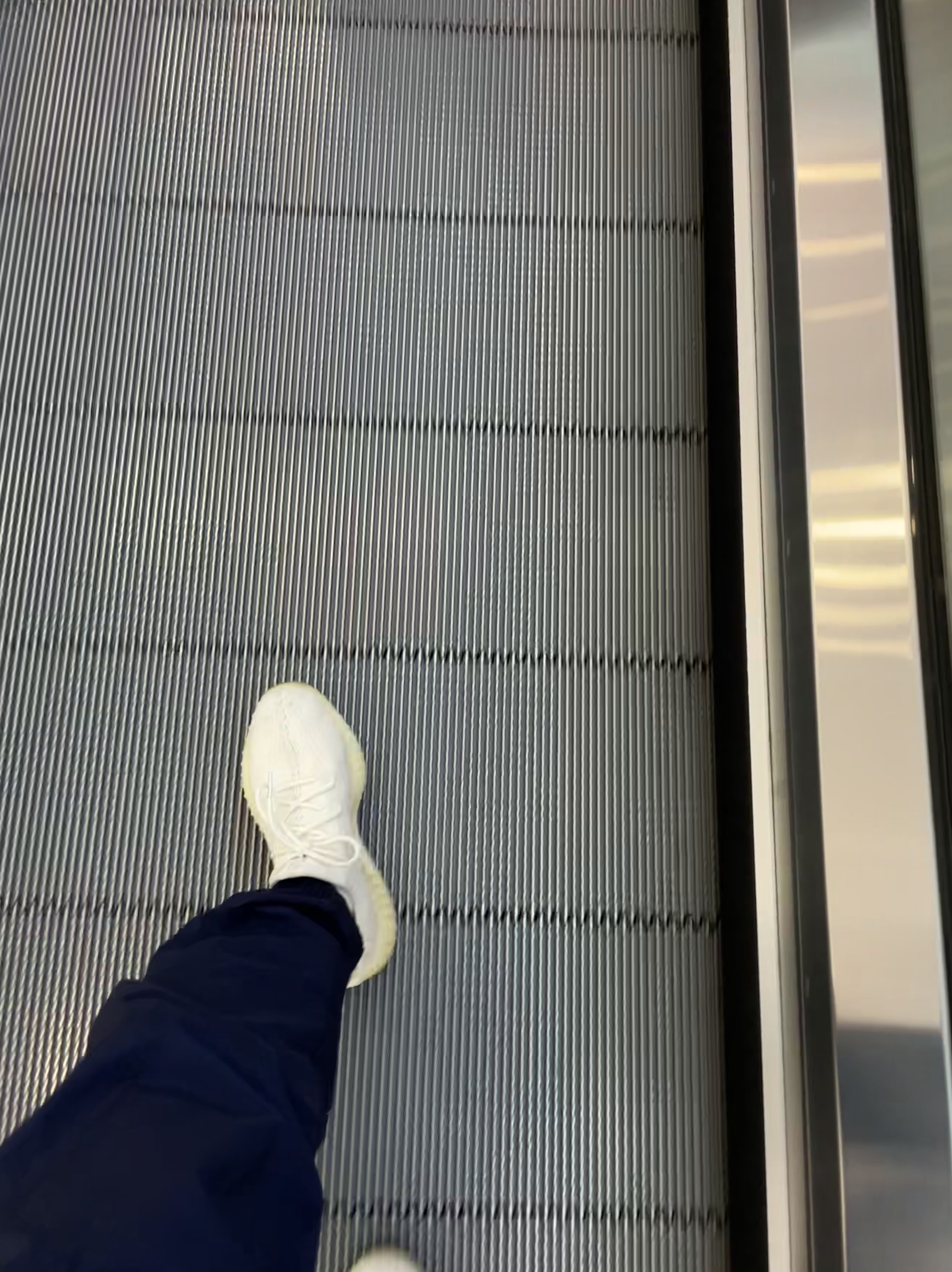 Adidas Yeezy Boost 350 V2 Cream/Triple White, Nike x Kim Jones Track Pants Navy - US/EU 착용 스타일 - 1