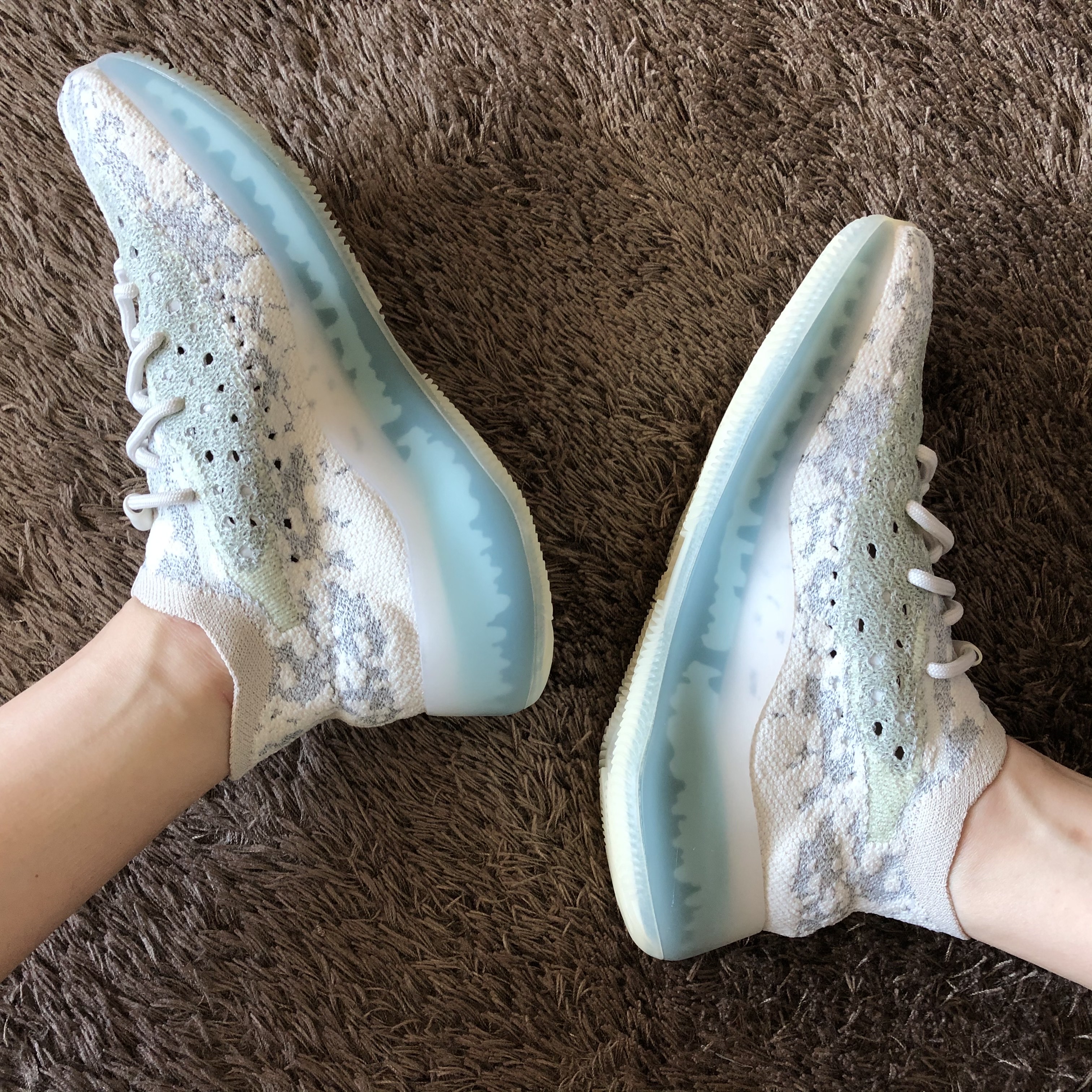 Adidas Yeezy Boost 380 Alien Blue - Reflective 착용 스타일 - 1