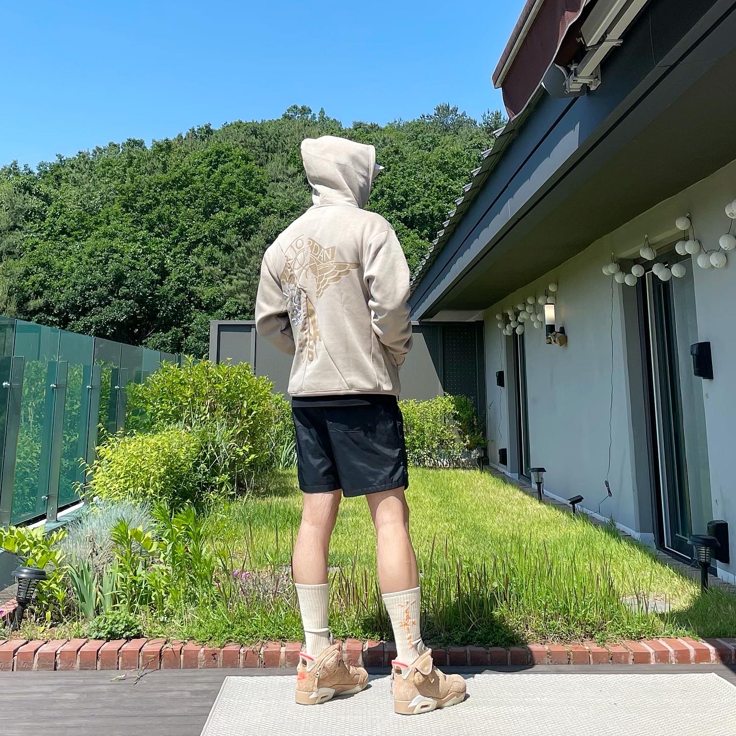 Jordan 6 x Travis Scott Retro SP British Khaki, Jordan x Travis Scott Pullover Hoodie - US/EU 착용 스타일 - 2
