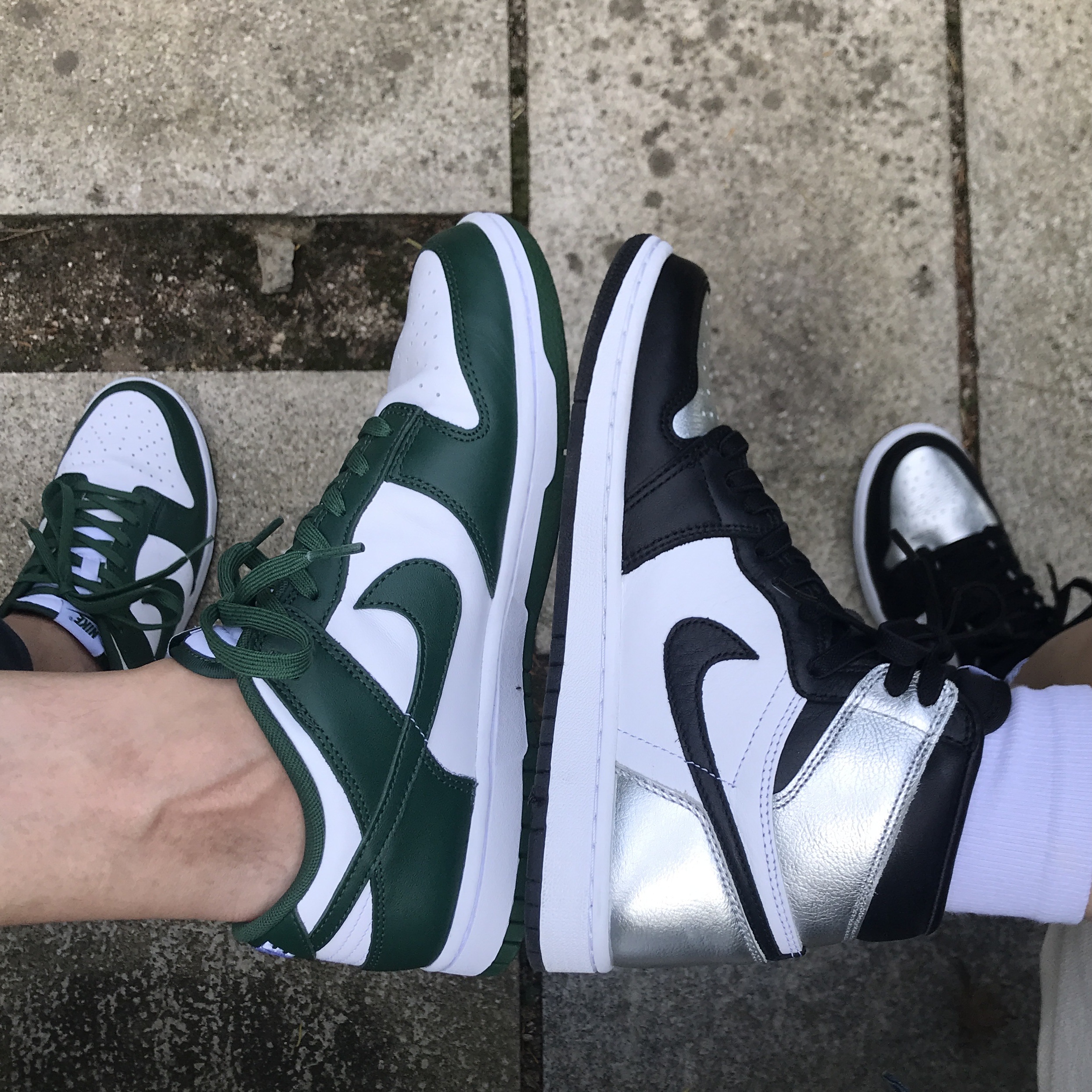(W) Jordan 1 Retro High OG Silver Toe, Nike Dunk Low Retro Varsity Green 착용 스타일