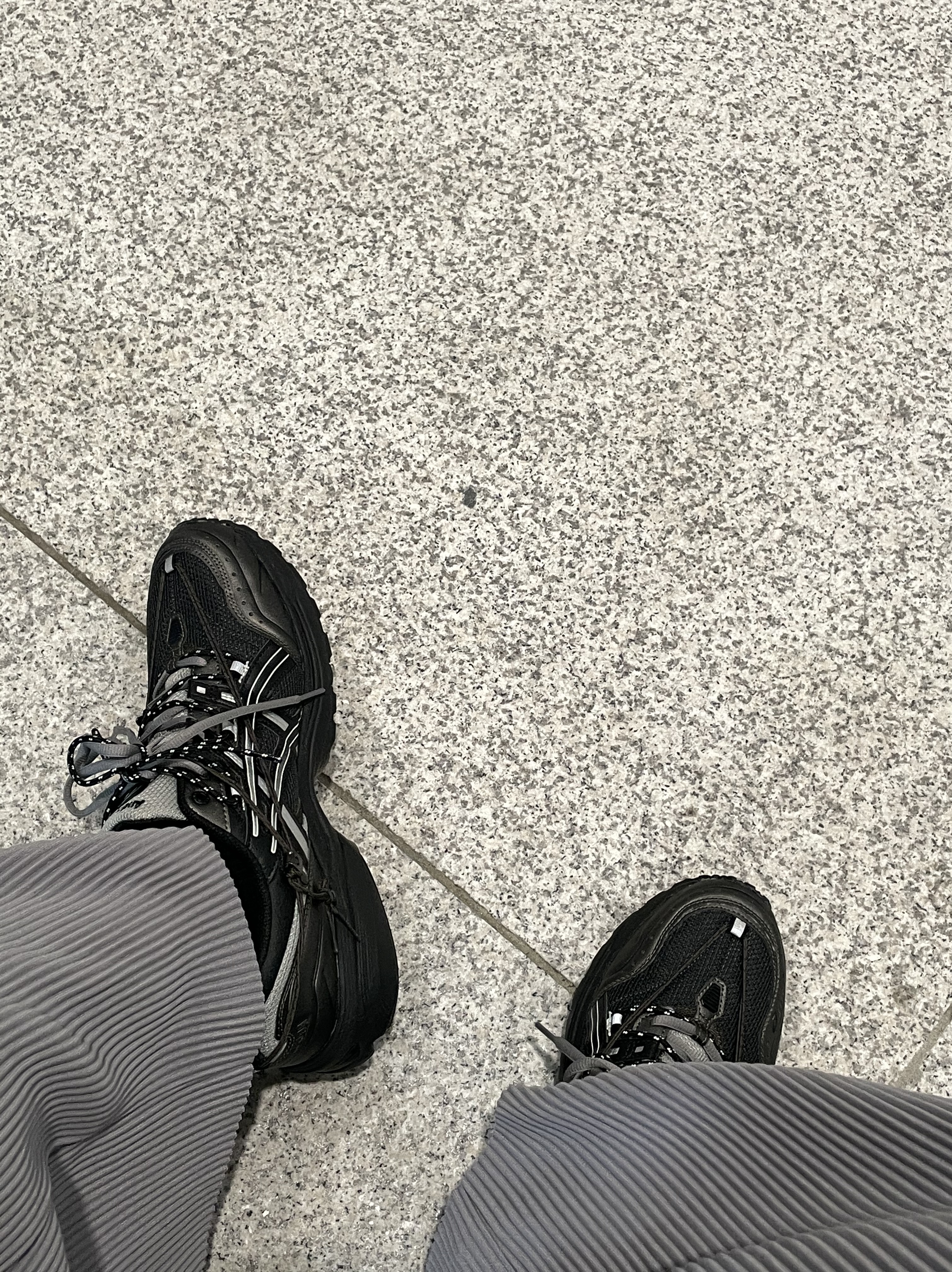 Asics x Andersson Bell Gel-1090 Black Silver 착용 스타일 - 2