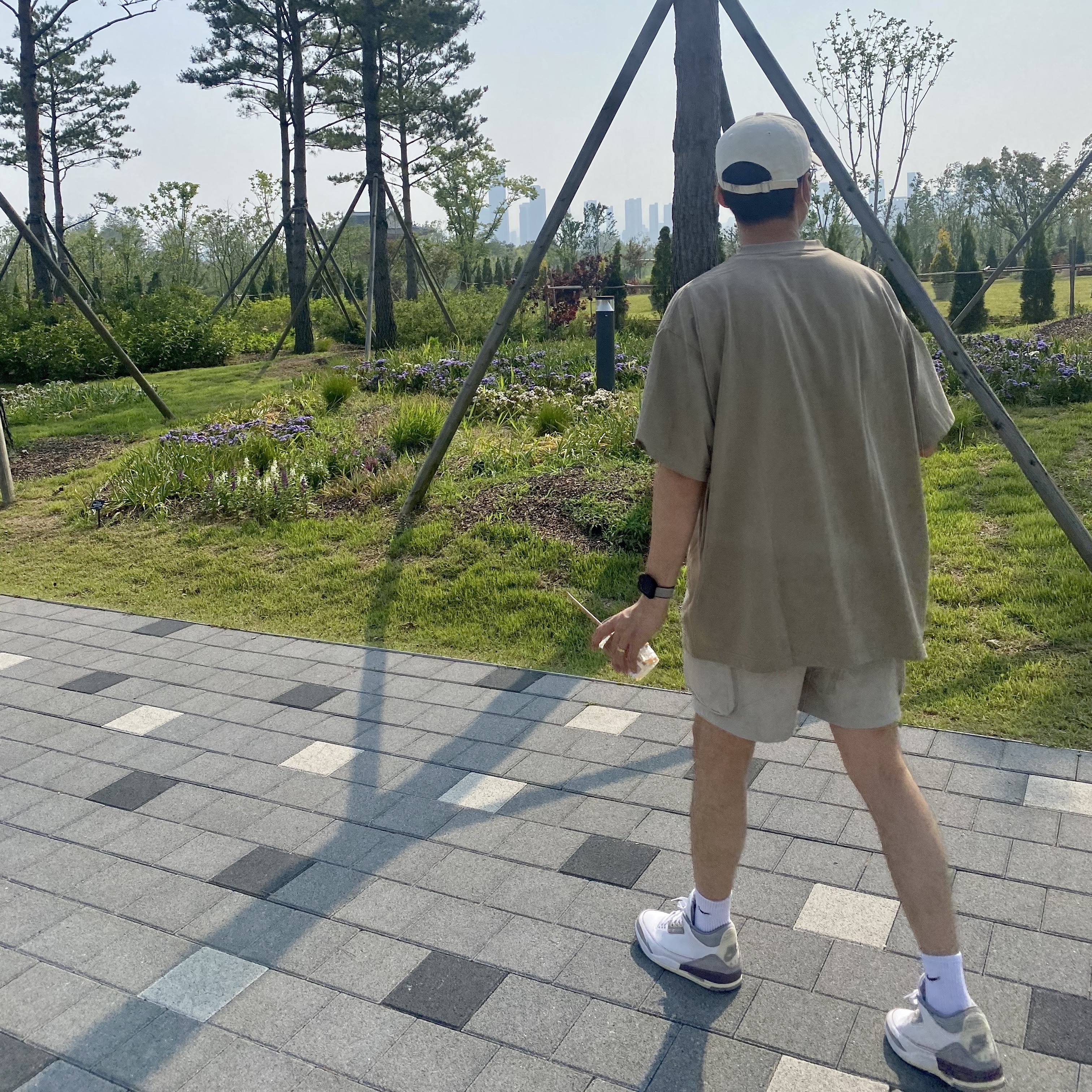 Nike NRG Solo Swoosh T-Shirt Khaki - US/EU, (W) Jordan 3 x A Ma Maniere Retro SP 착용 스타일 - 2