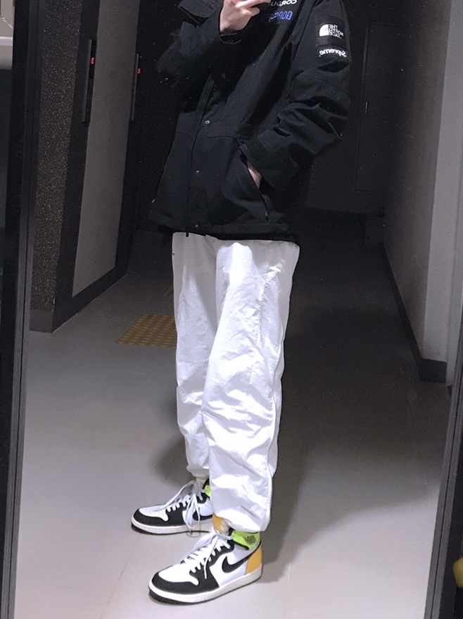 Jordan 1 Retro High OG Volt Gold, Supreme x The North Face Expedition Jacket Black - 18FW 착용 스타일 - 2