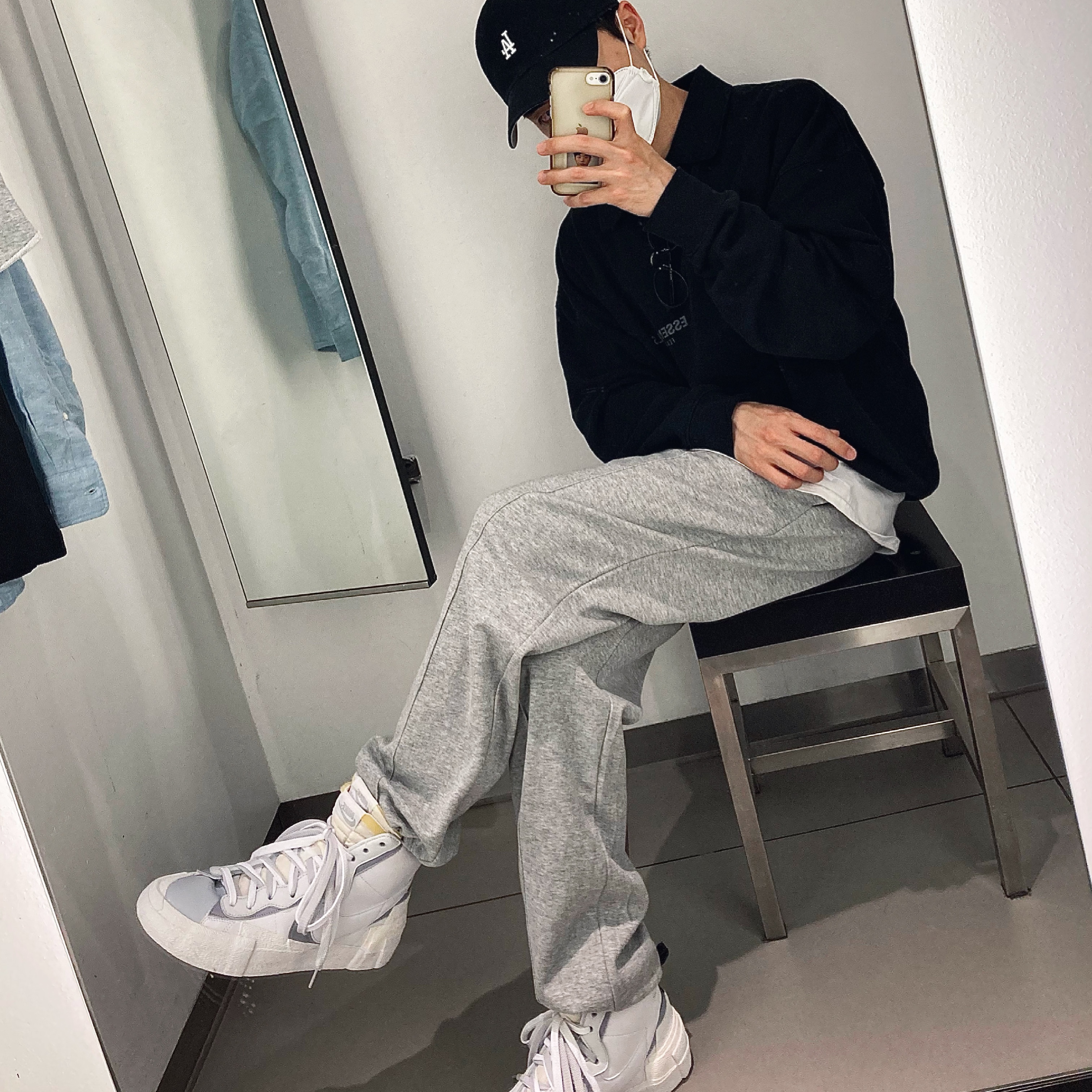 Nike x Sacai Blazer Mid White Grey 착용 스타일