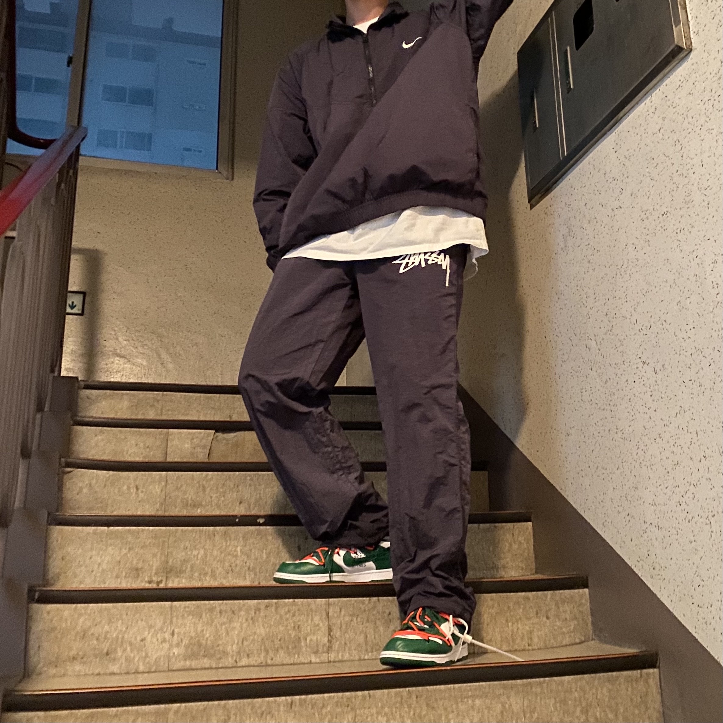 Nike x Stussy Windrunner Jacket Off Noir, Nike x Stussy Beach Pants Off Noir 착용 스타일