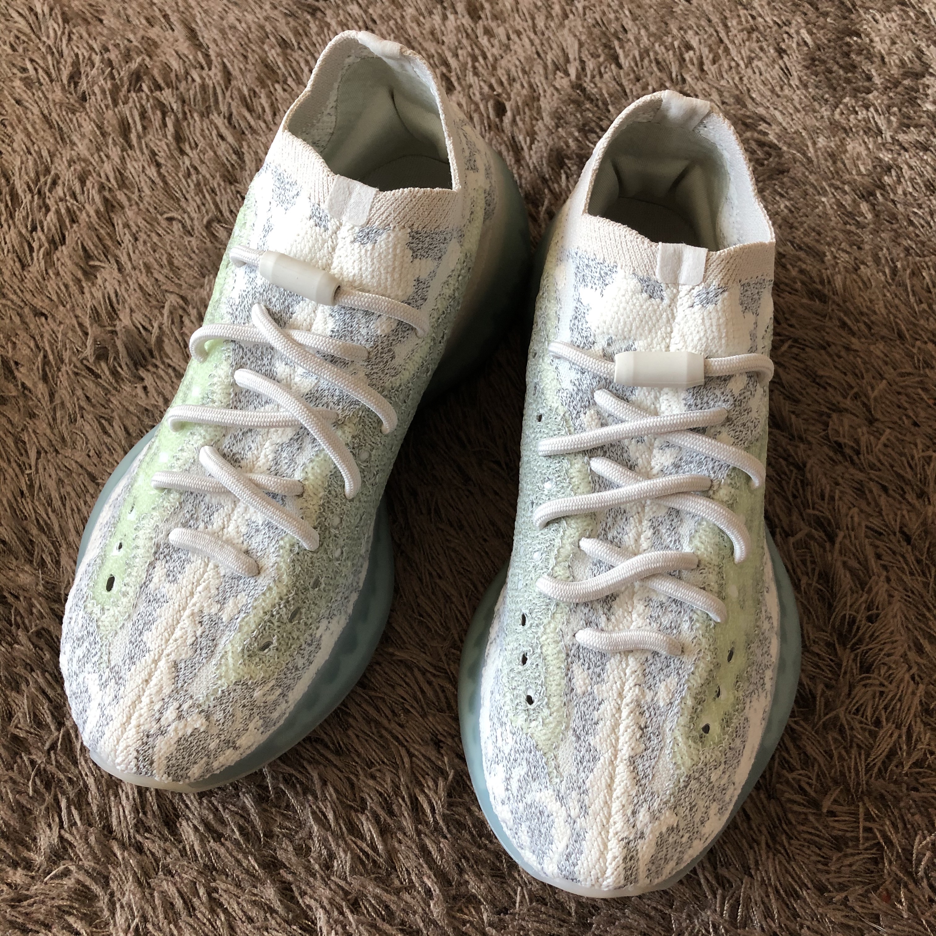 Adidas Yeezy Boost 380 Alien Blue - Reflective 착용 스타일 - 2