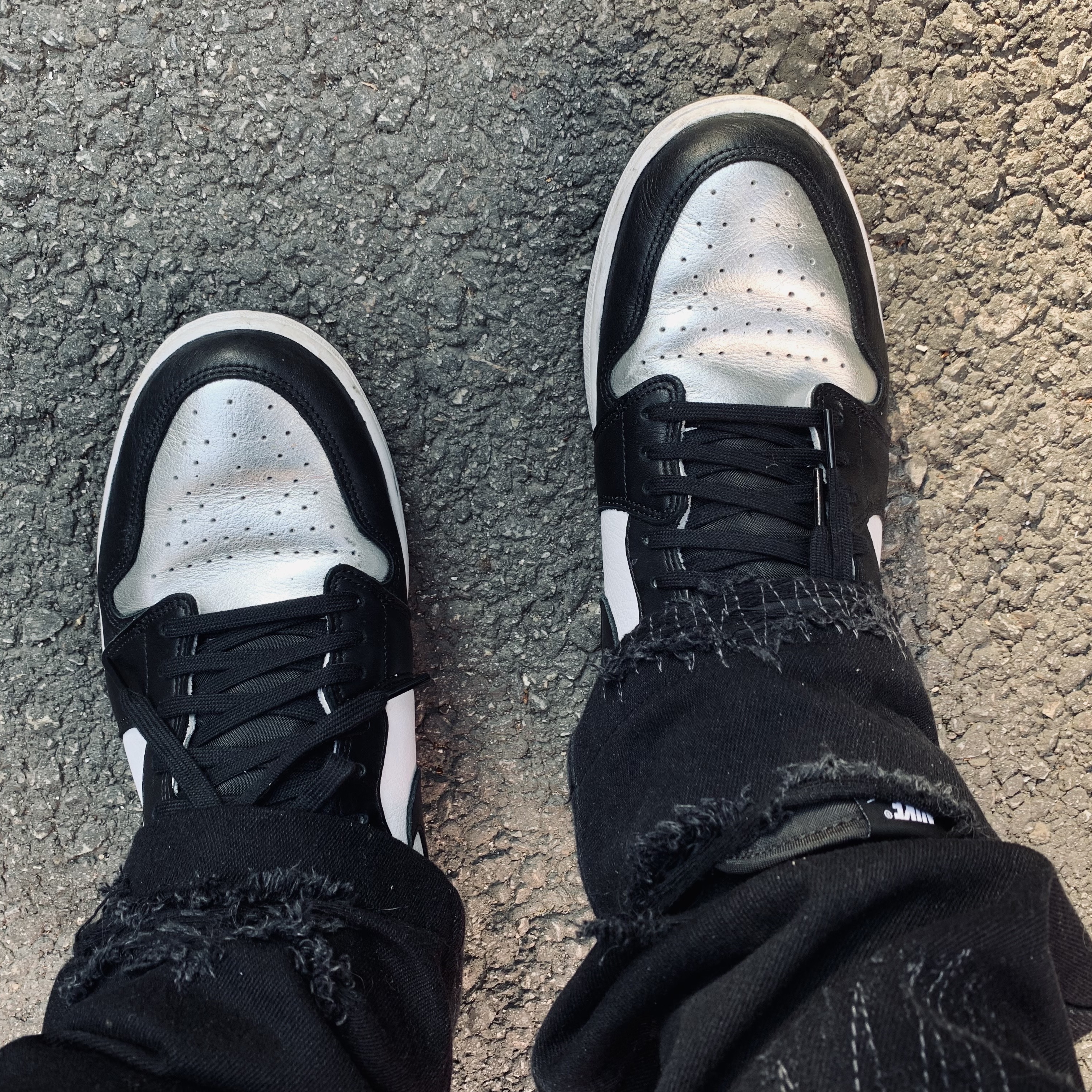 (W) Jordan 1 Retro High OG Silver Toe, Jordan 1 Retro High OG Gym Red 착용 스타일 - 1