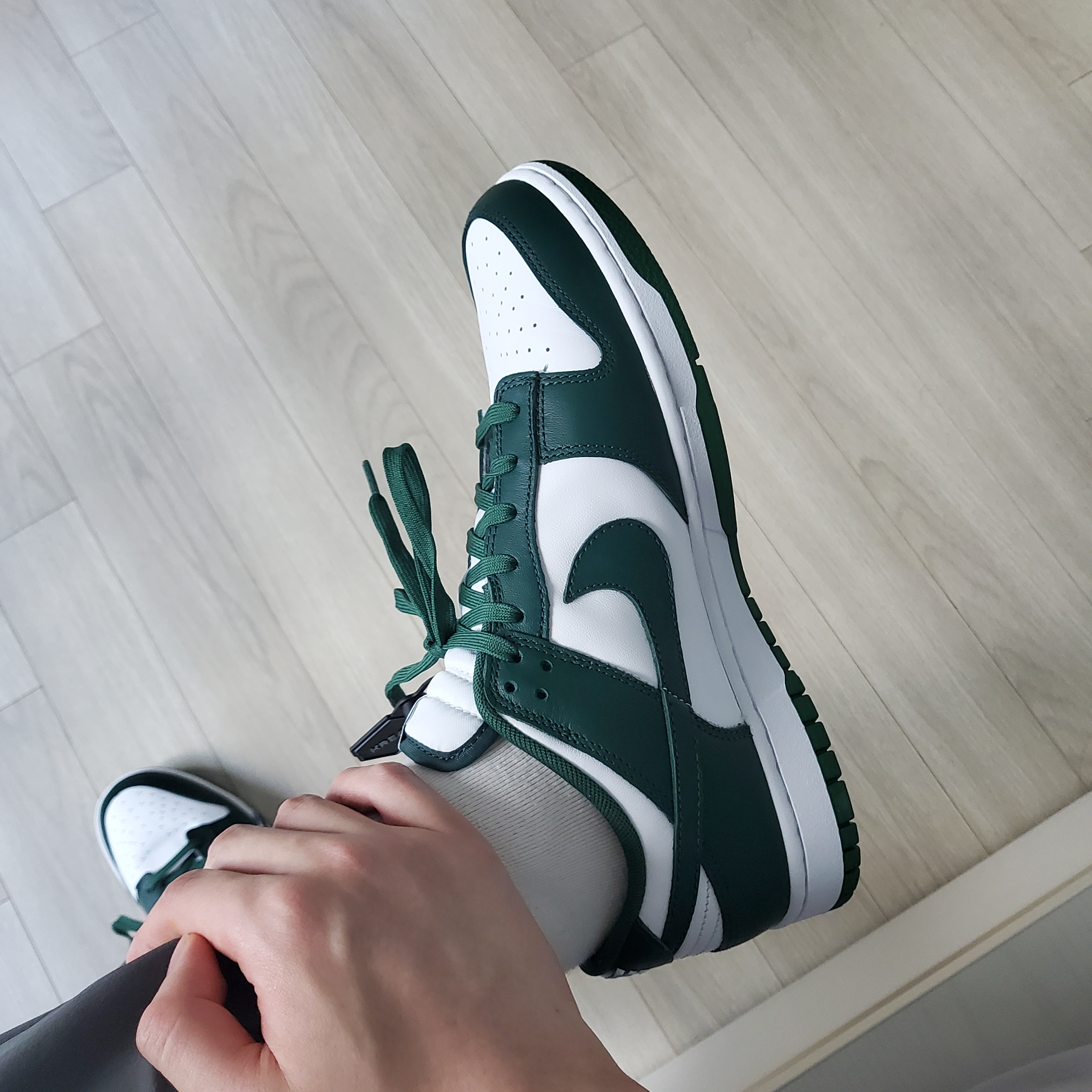 Nike Dunk Low Retro Varsity Green 착용 스타일 - 2