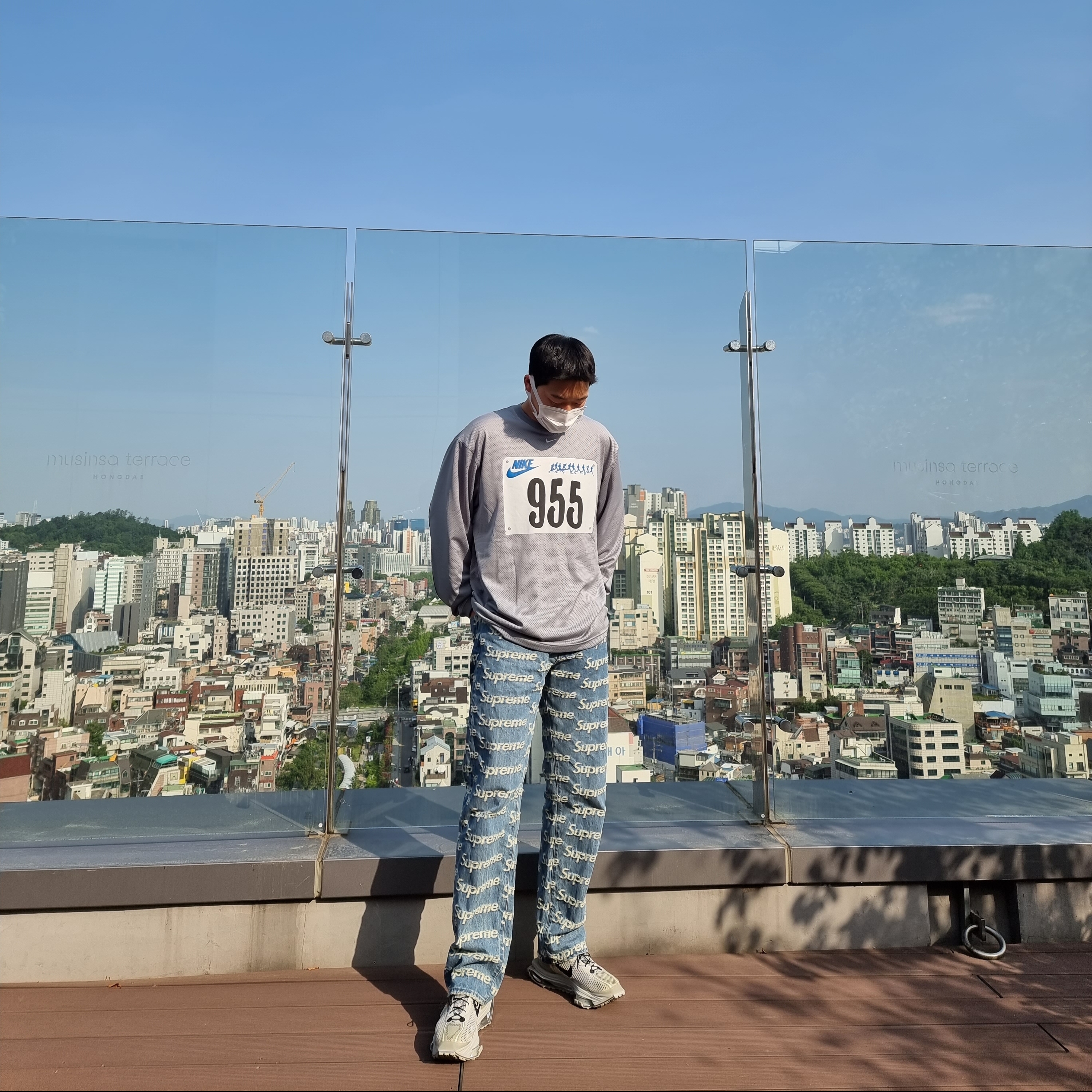 Supreme Frayed Logos Regular Jean Blue - 21SS, Nike x Cactus Plant Flea Market L/S Jersey Grey - Asia 착용 스타일 - 2