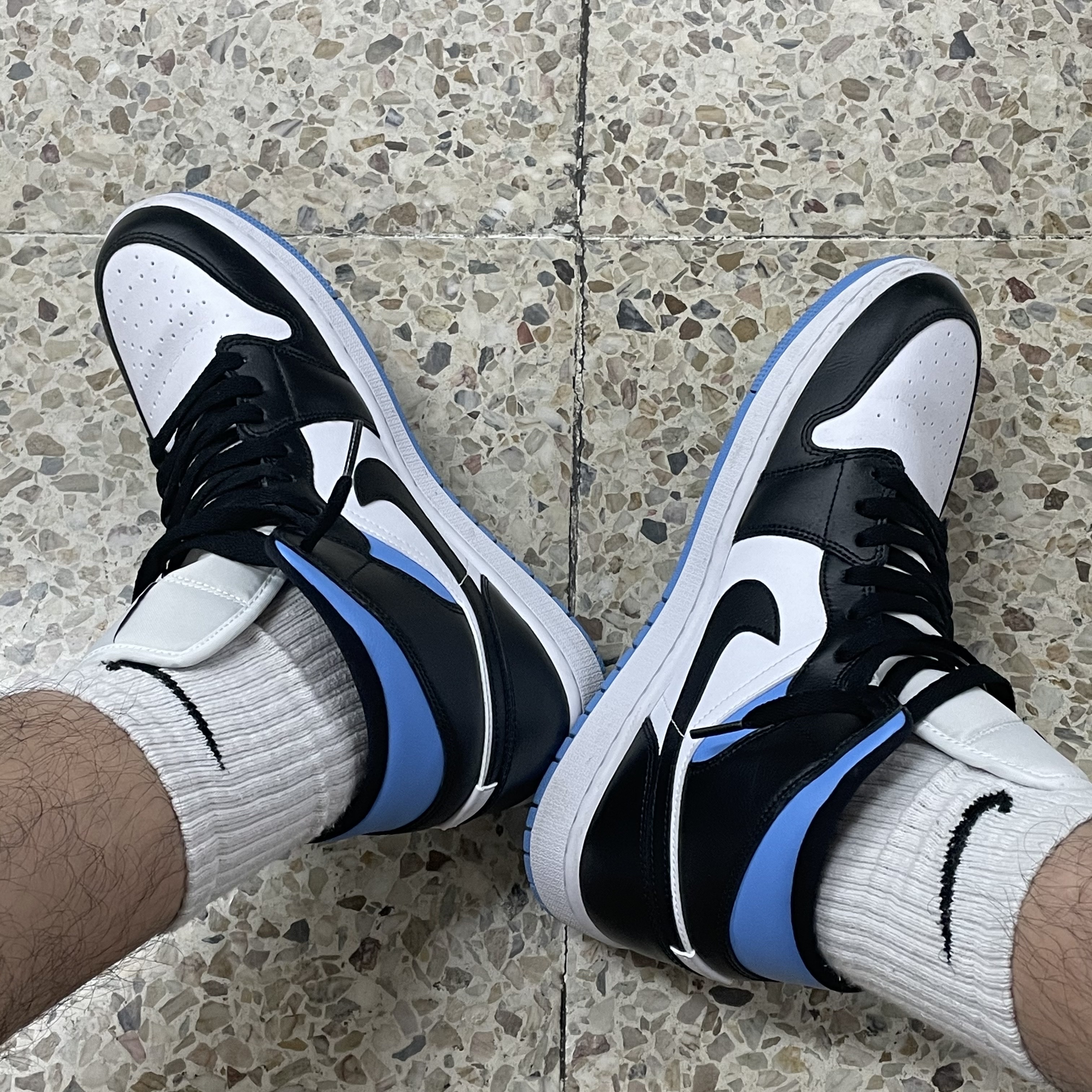 (W) Jordan 1 Mid White Black University Blue 착용 스타일