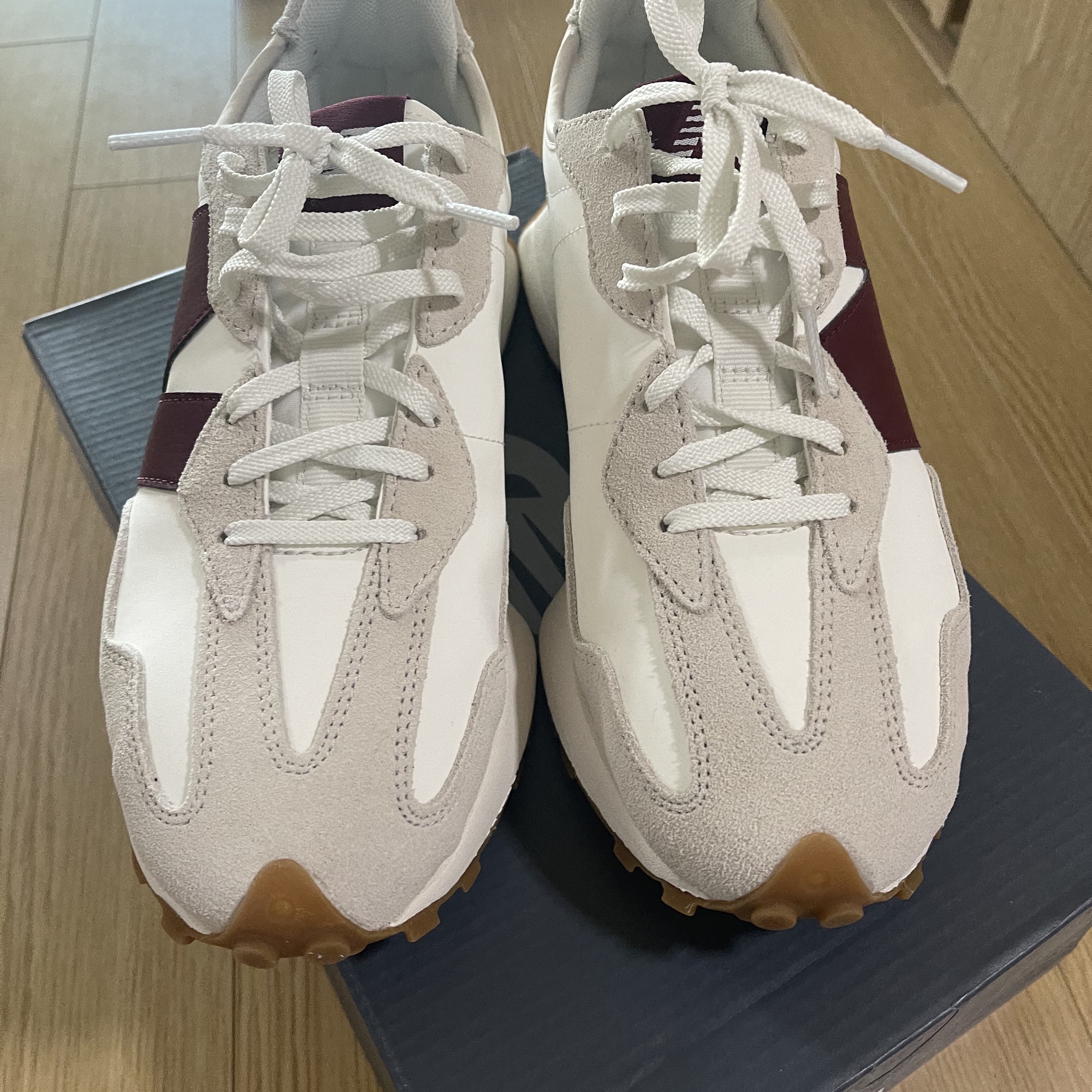 (W) New Balance x Staud 327 Moonbeam 착용 스타일 - 1