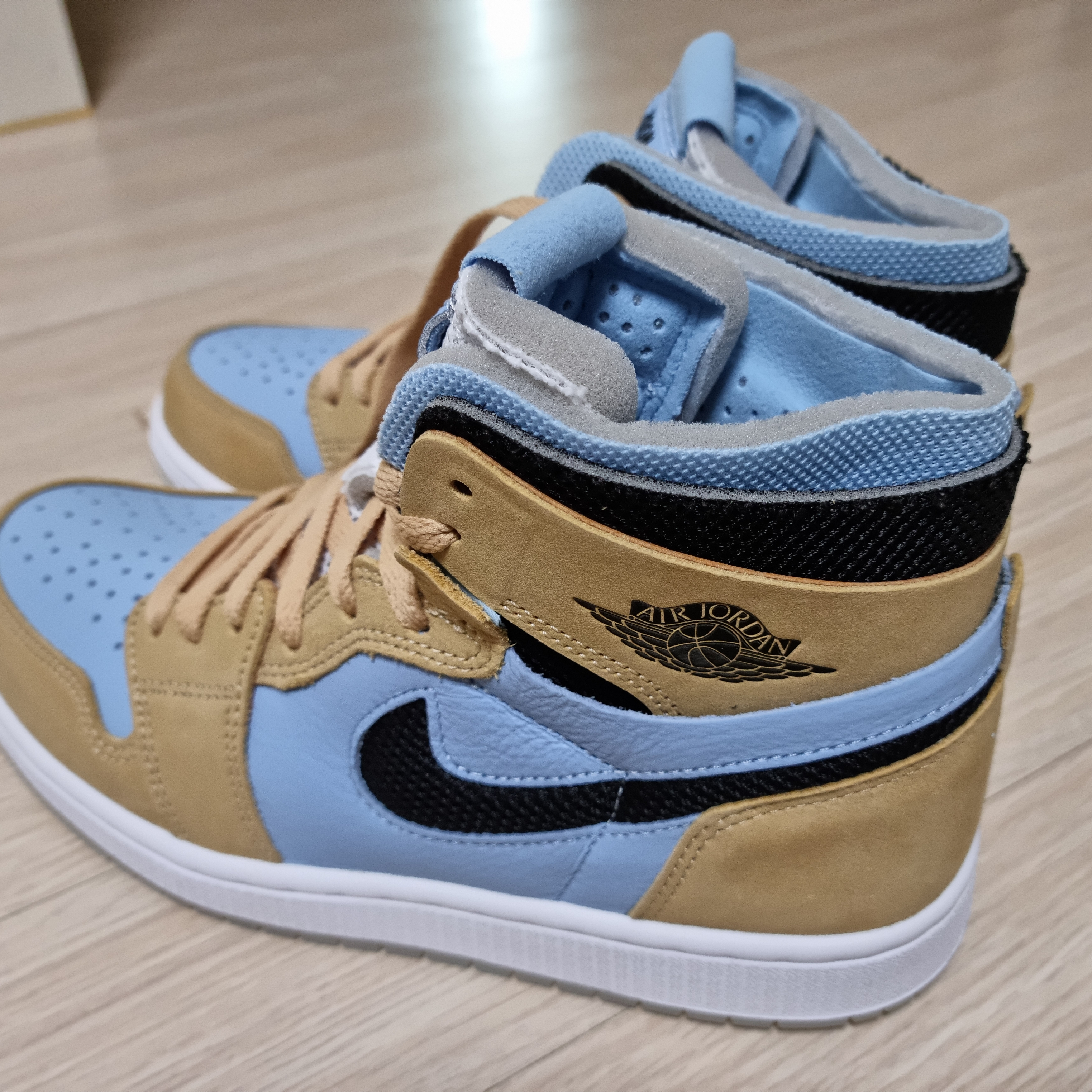 (W) Jordan 1 Zoom Air CMFT Psychic Blue Sesame 착용 스타일 - 1