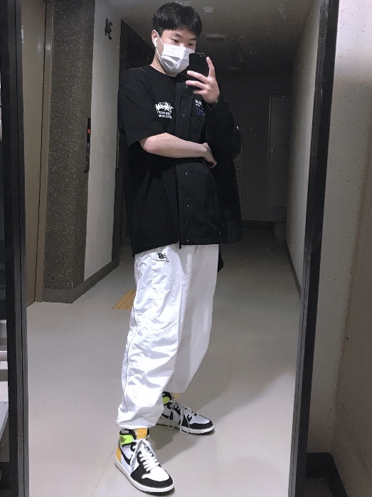 Jordan 1 Retro High OG Volt Gold, Supreme x The North Face Expedition Jacket Black - 18FW 착용 스타일 - 1