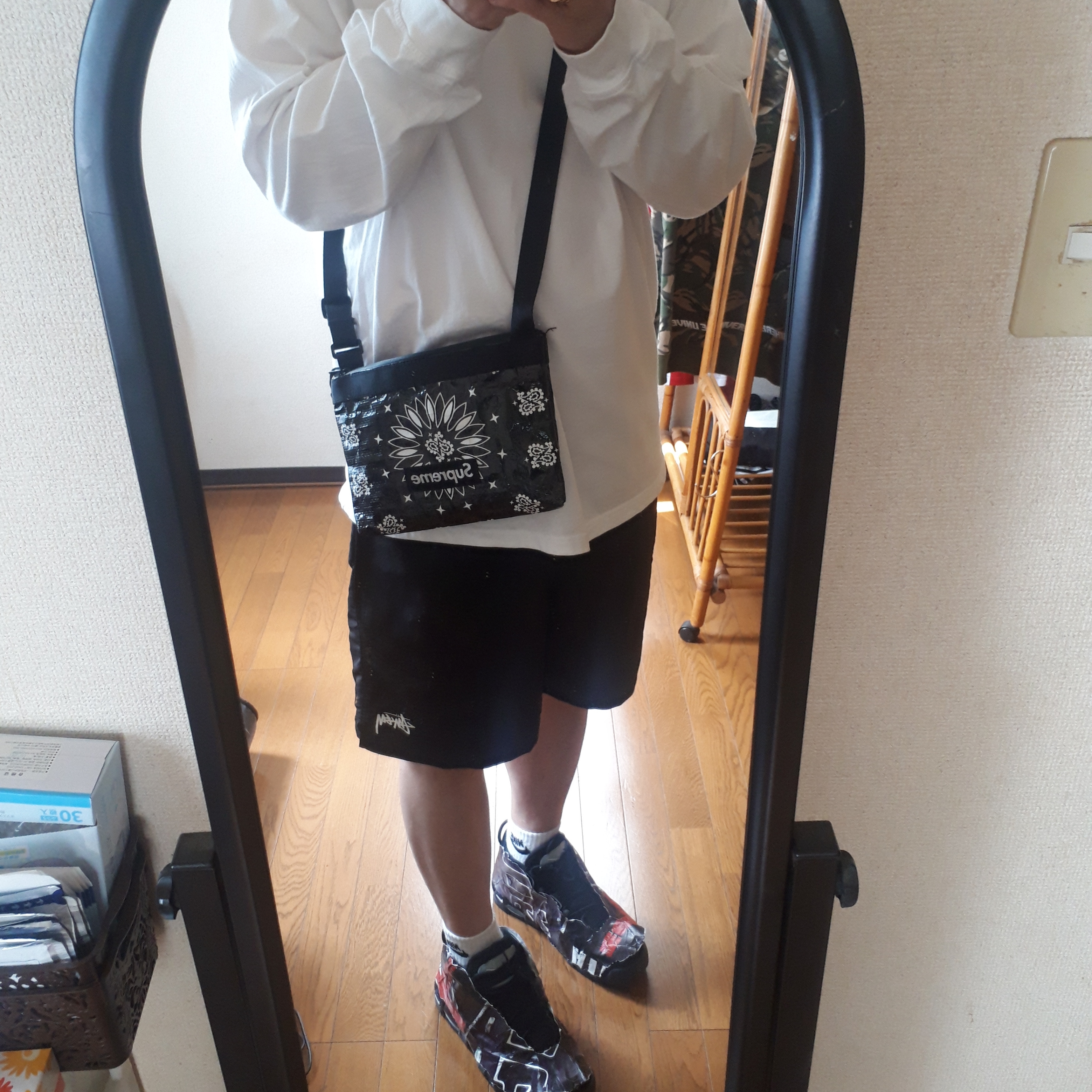 Supreme Bandana Tarp Side Bag Black - 21SS, Nike Air More Uptempo 96 Maximum Volume 착용 스타일 - 1