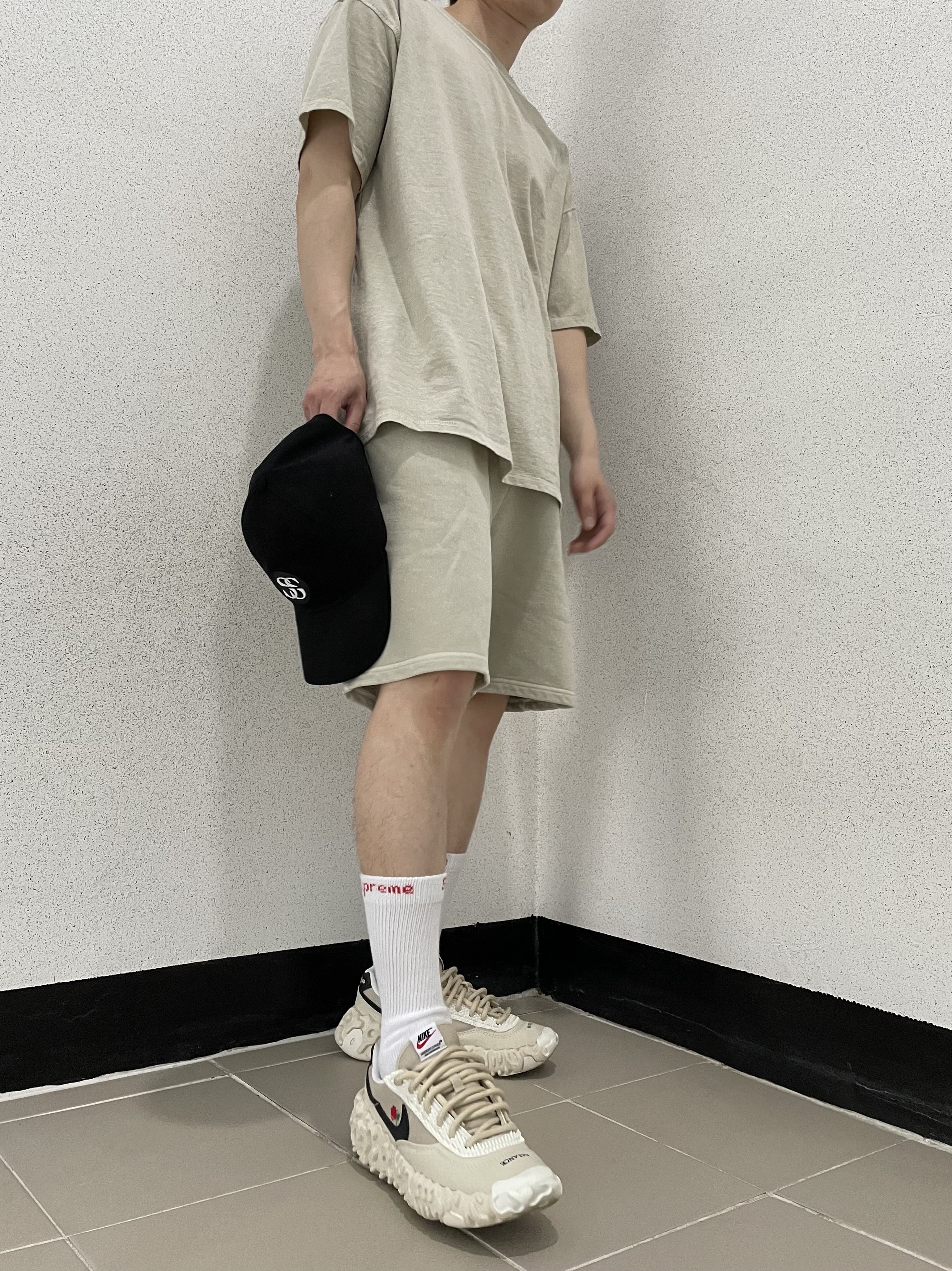 Nike x Undercover Overbreak SP Overcast, Supreme Hanes Crew Socks White (4 Pack) 착용 스타일