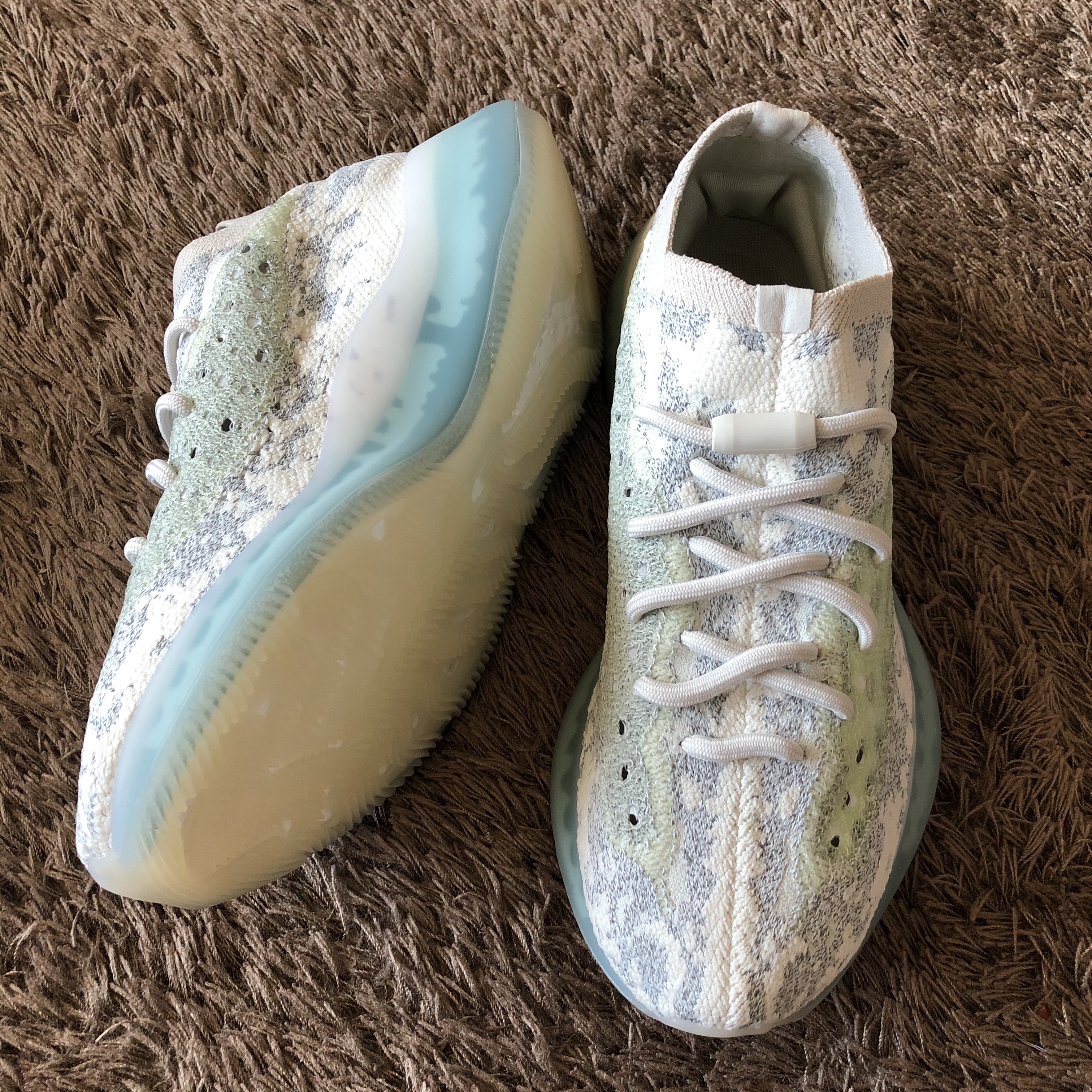 Adidas Yeezy Boost 380 Alien Blue - Reflective 착용 스타일 - 3
