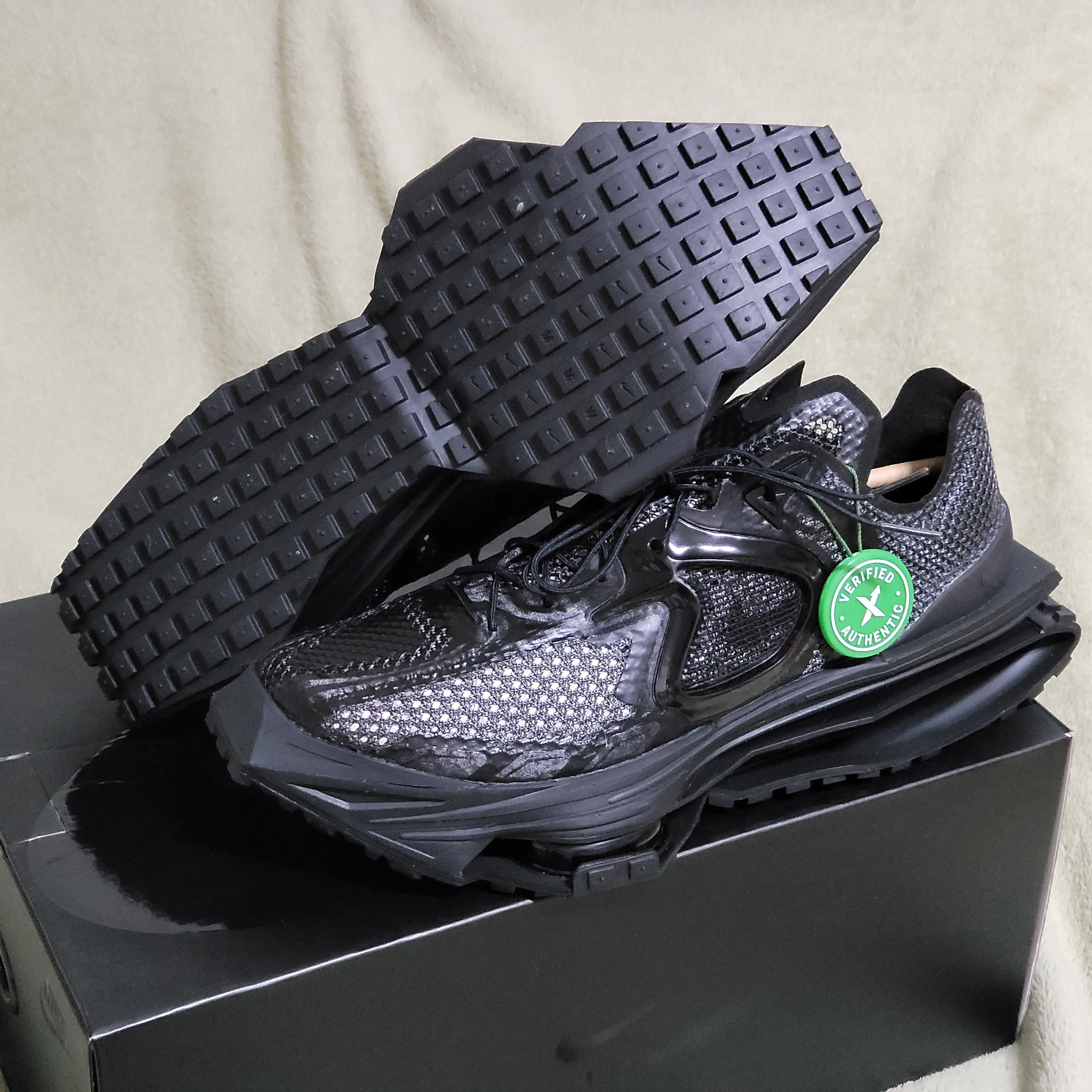 Nike x Matthew M Williams Zoom 004 Triple Black 착용 스타일 - 3