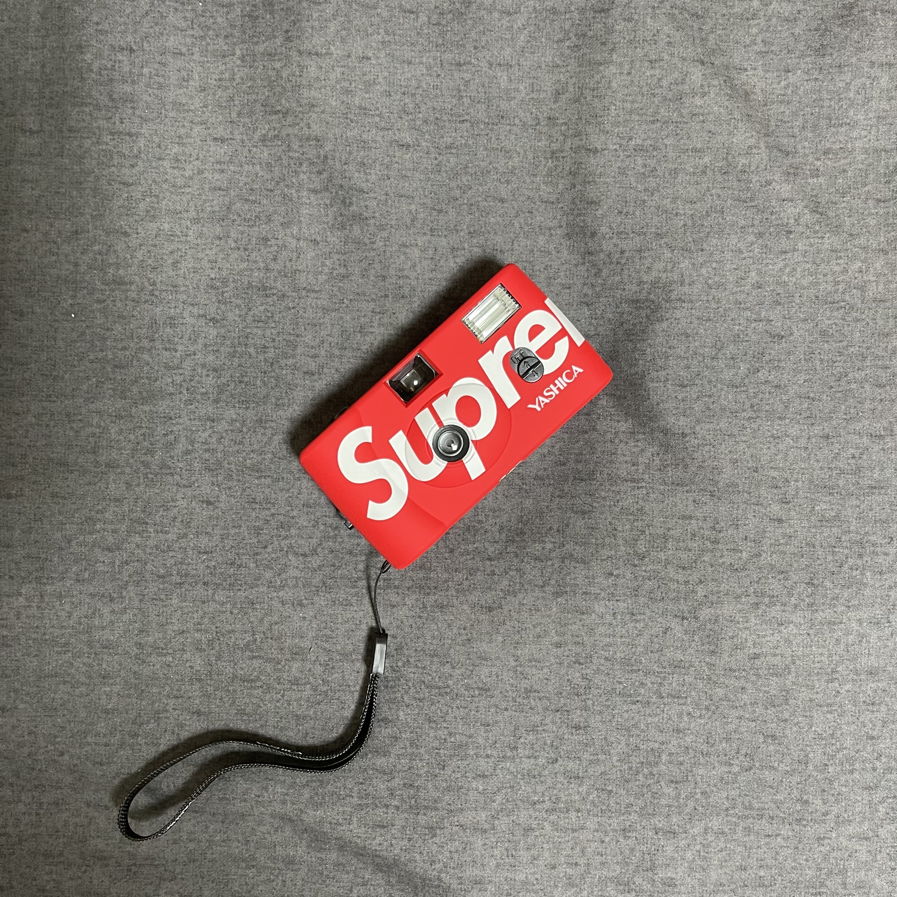 Supreme Yashica MF-1 Camera Red - 21SS 착용 스타일