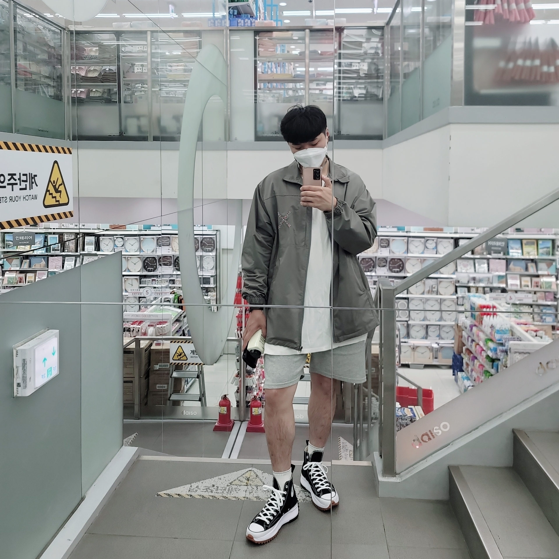 Converse Run Star Hike Hi Black White Gum 착용 스타일 - 2