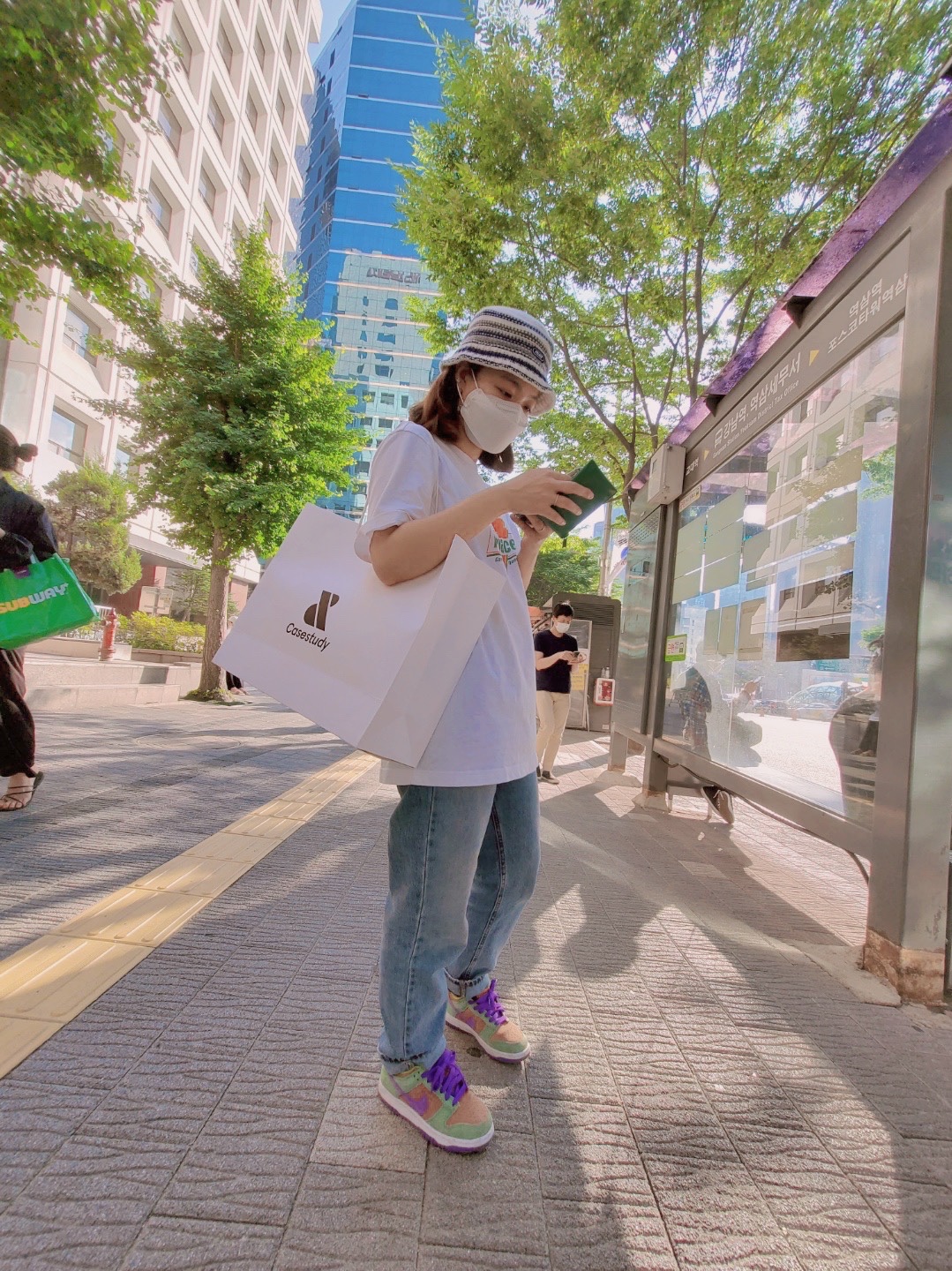 Palace Sugar T-Shirt White - 21SS, Nike x Fragment Dunk High Black 착용 스타일