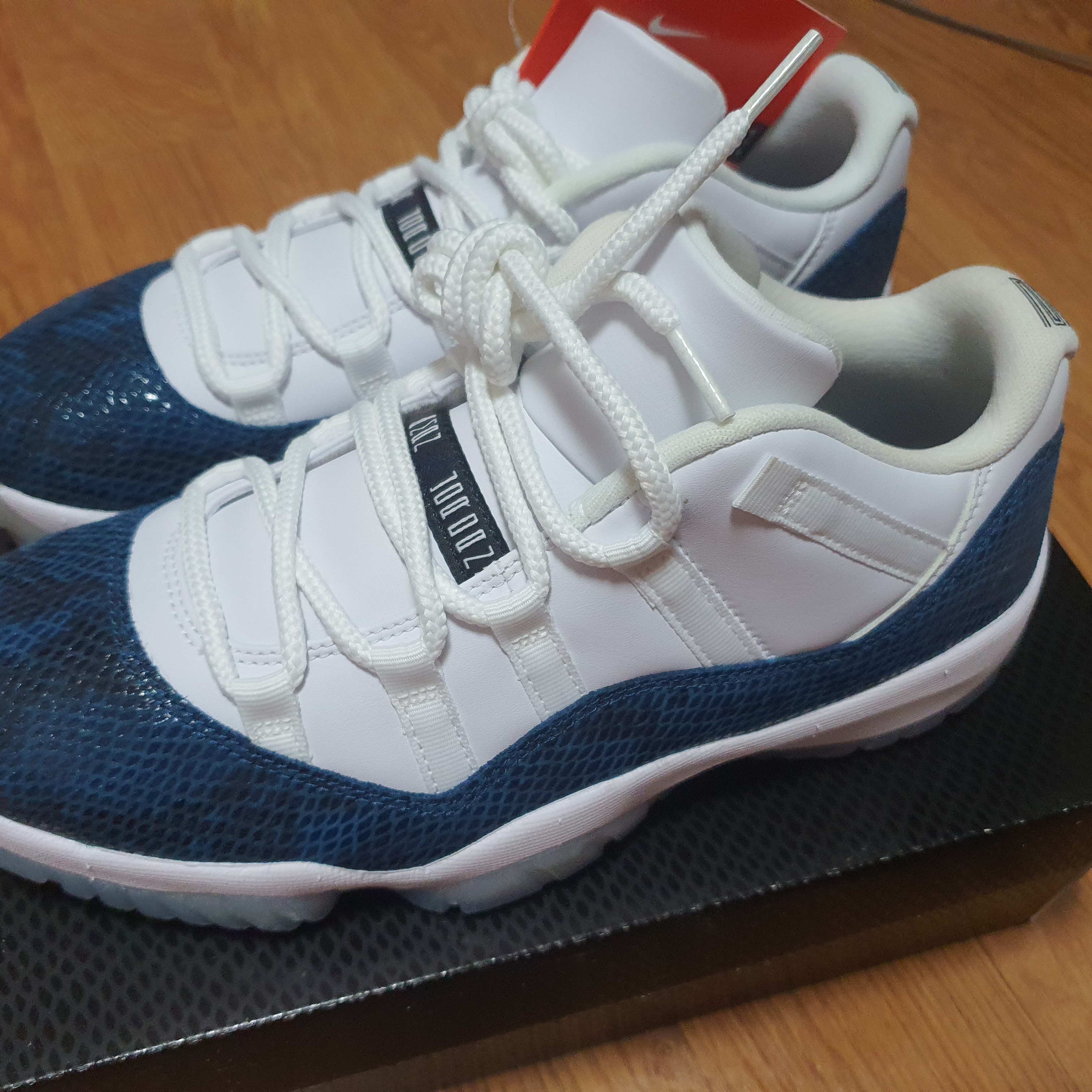 Nike Dunk High CMFT Snakeskin, Jordan 11 Retro Low Navy Snakeskin 2019 착용 스타일 - 2