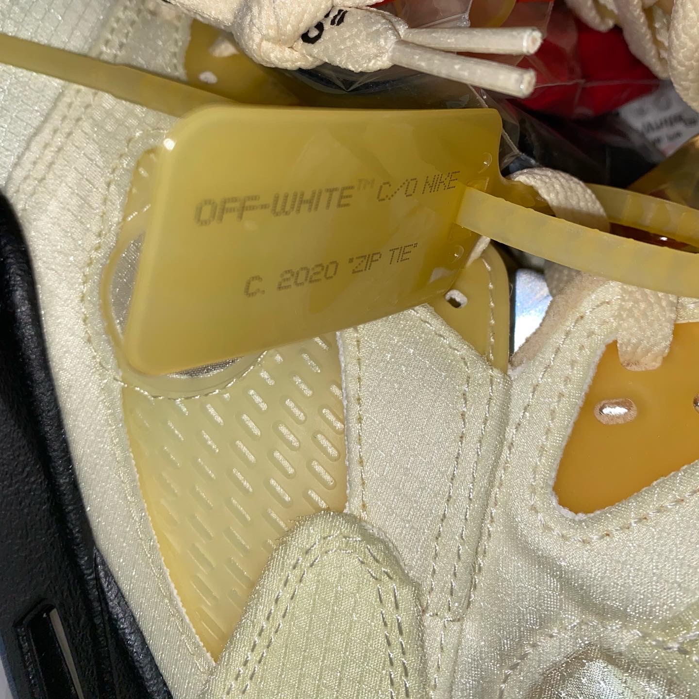 Jordan 5 x Off-White Retro SP Sail Fire Red 착용 스타일 - 5