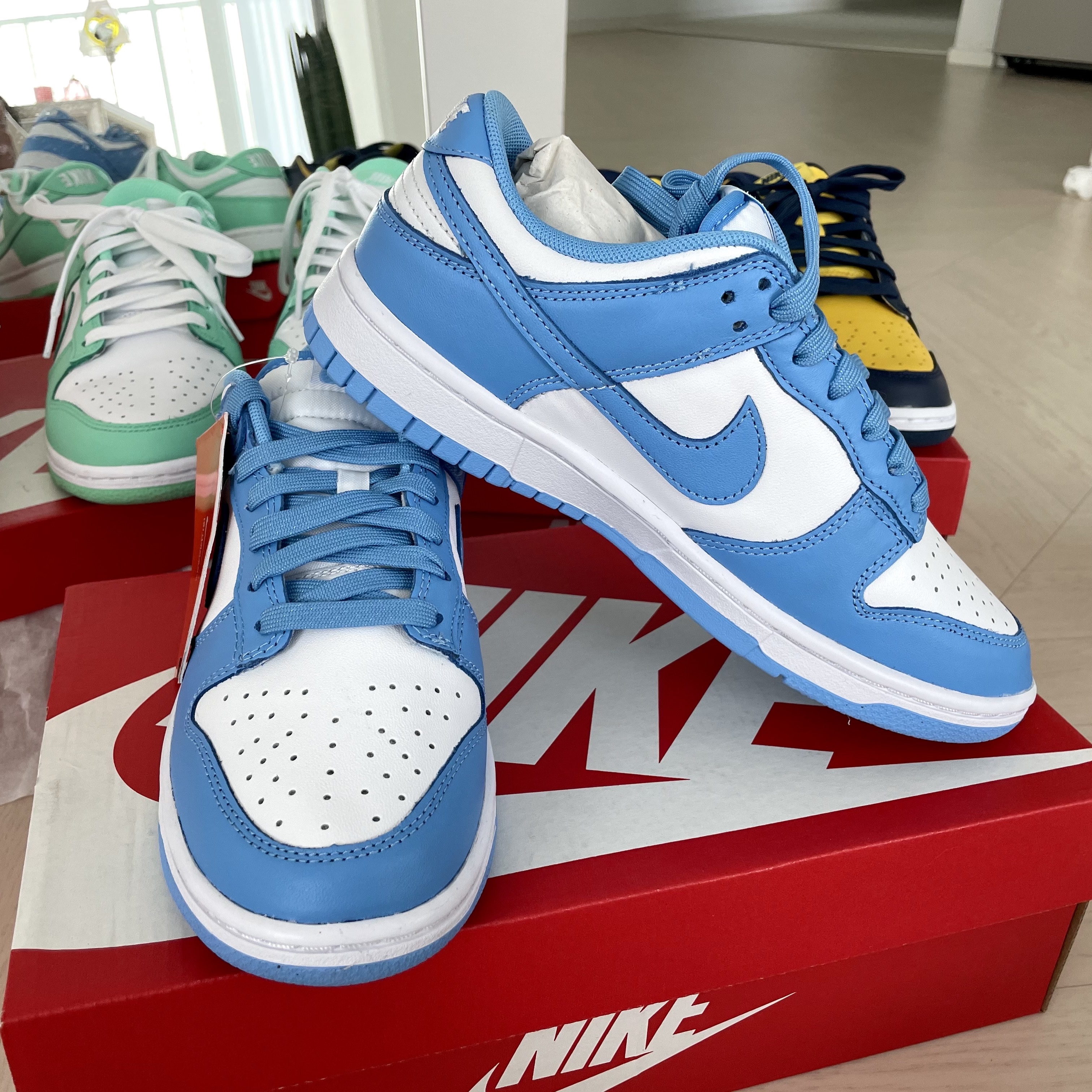 Nike Dunk Low Retro University Blue, (W) Nike Dunk Low Green Glow 착용 스타일 - 3