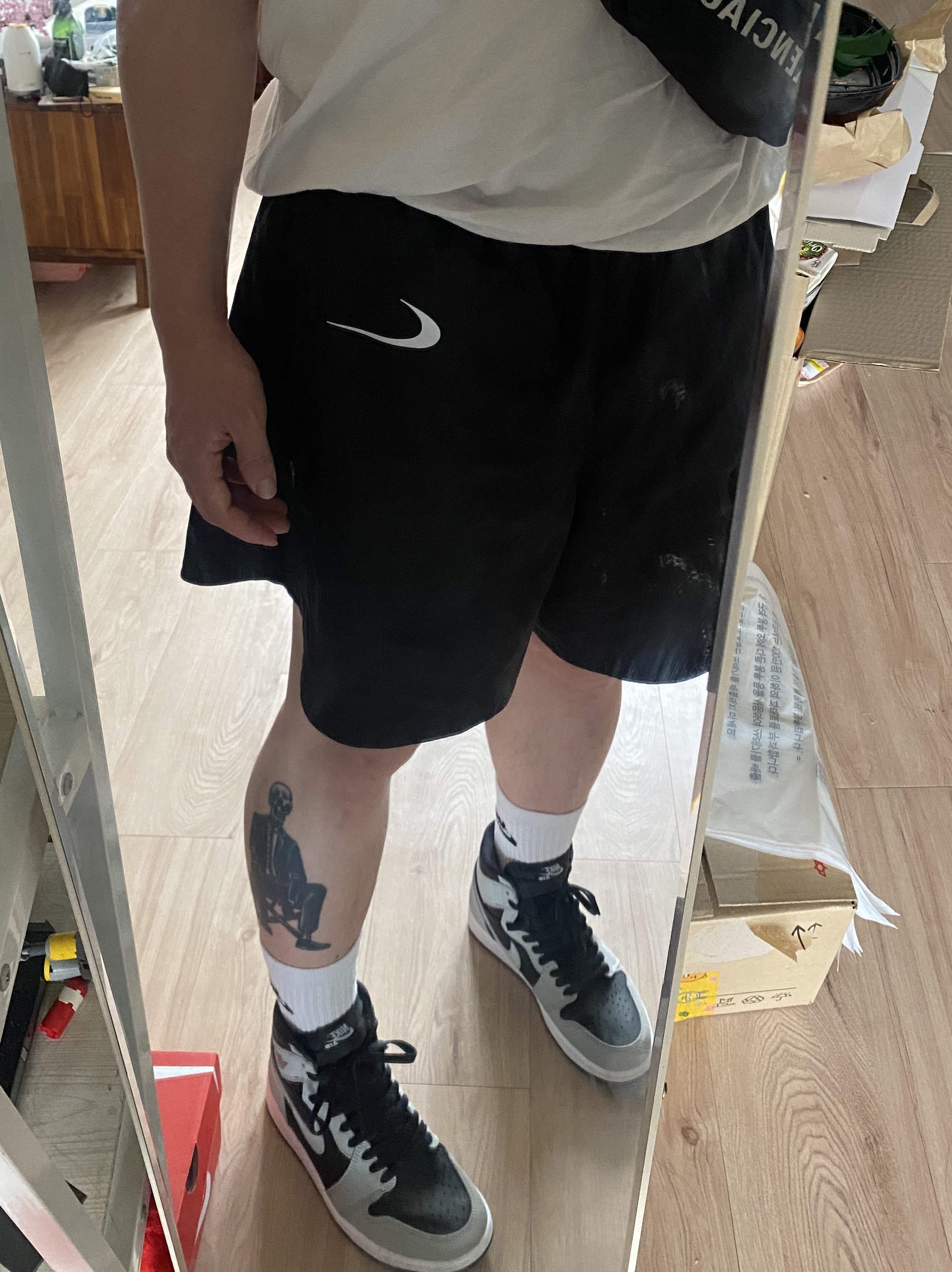Nike x Off-White NRG RU Shorts, Jordan 1 Retro High OG Shadow 2.0 착용 스타일