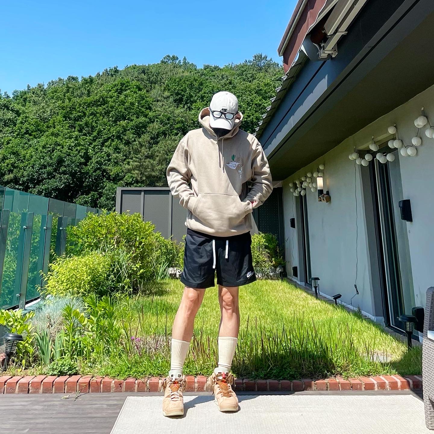 Jordan 6 x Travis Scott Retro SP British Khaki, Jordan x Travis Scott Pullover Hoodie - US/EU 착용 스타일 - 1