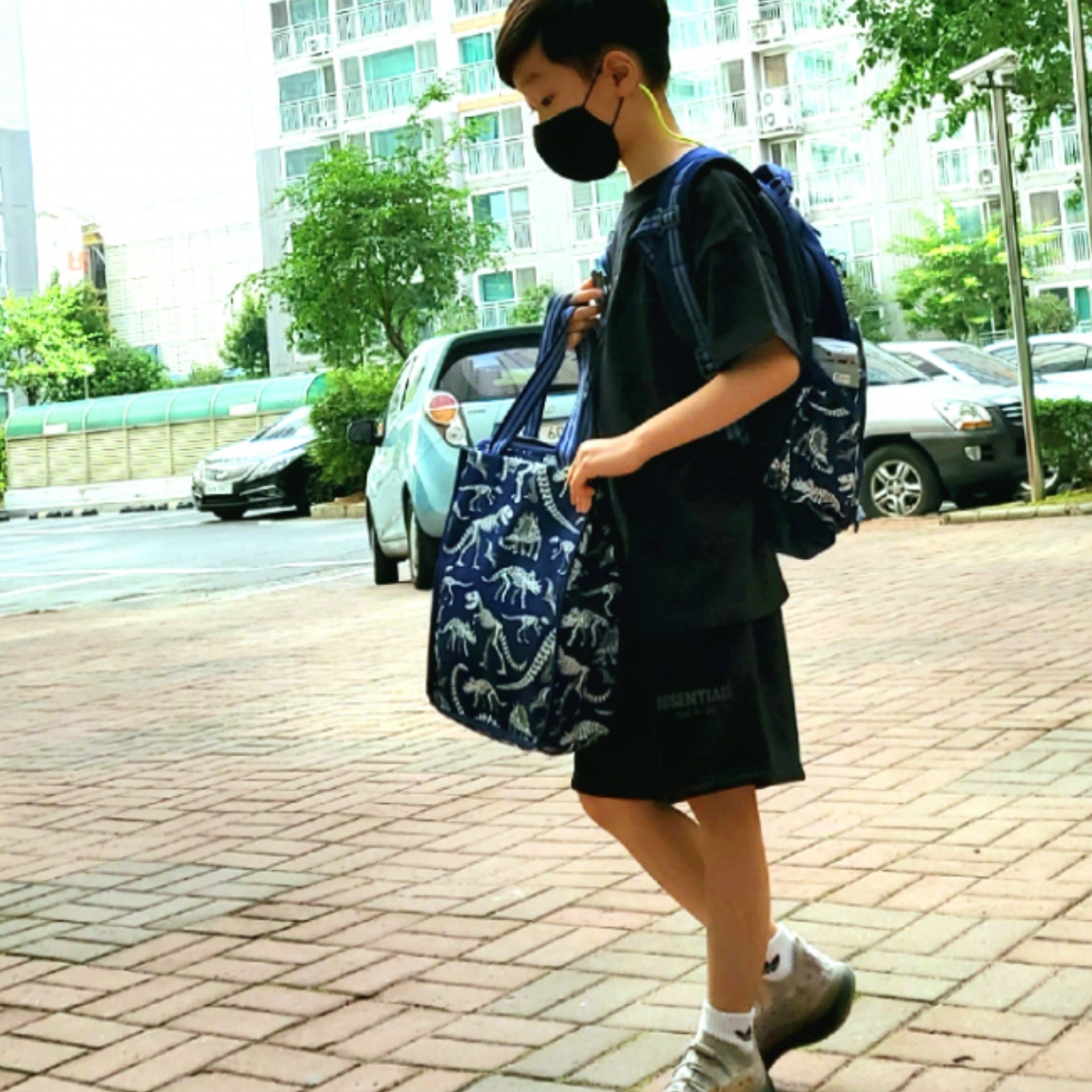 Essentials Sweatshorts Black - 21SS, Essentials T-Shirt Black - 21SS 착용 스타일 - 1