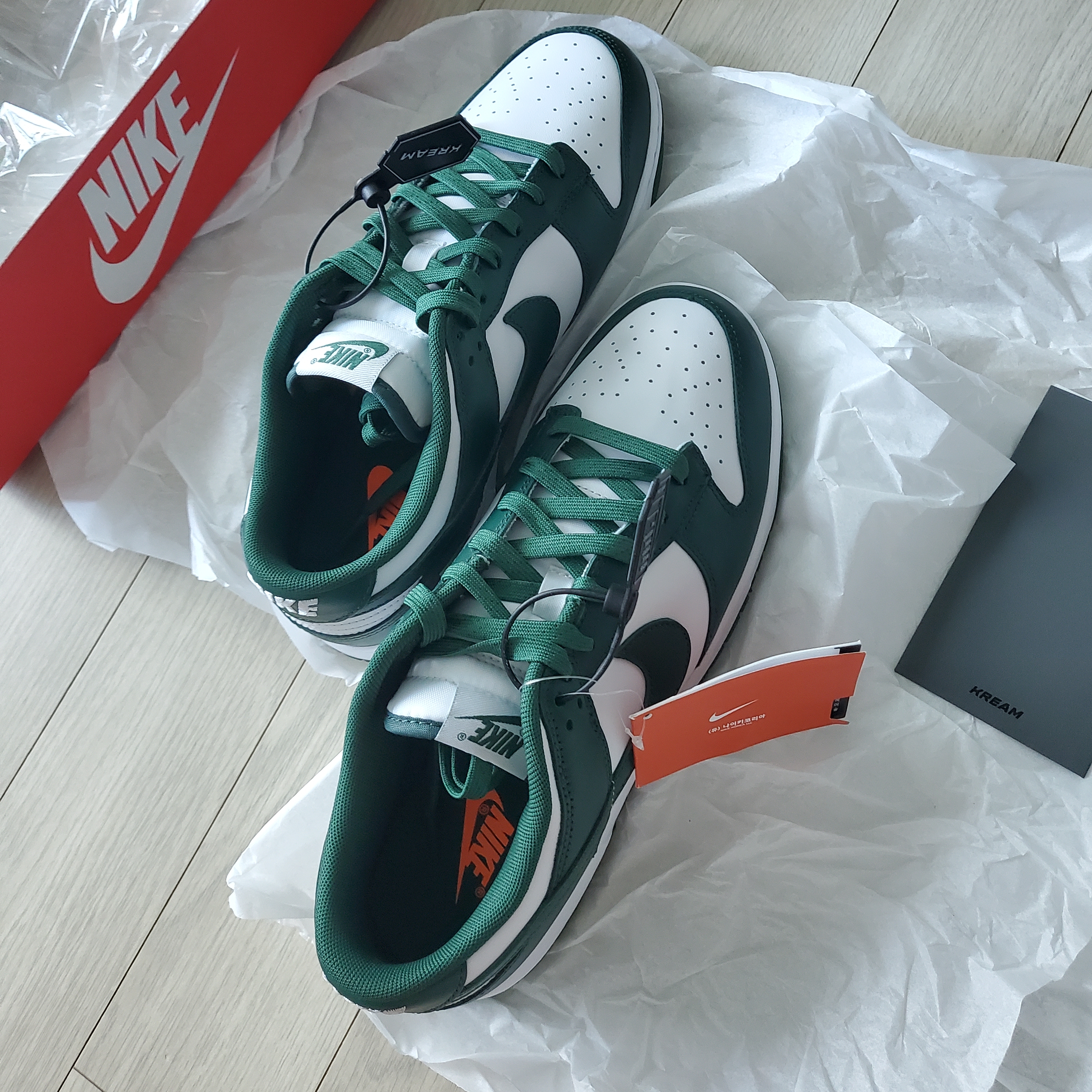 Nike Dunk Low Retro Varsity Green 착용 스타일 - 3
