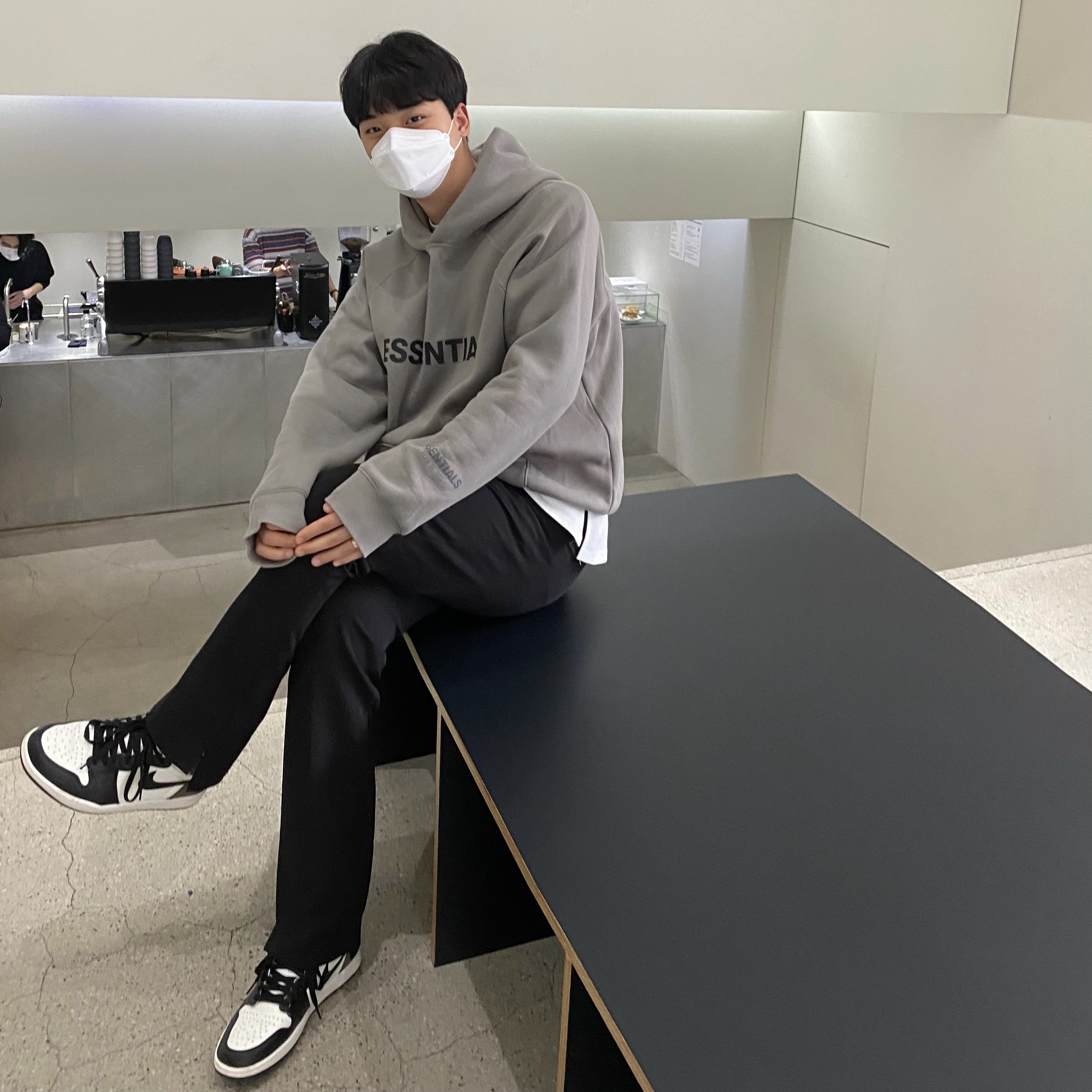 Jordan 1 Retro High OG Black Mocha 착용 스타일