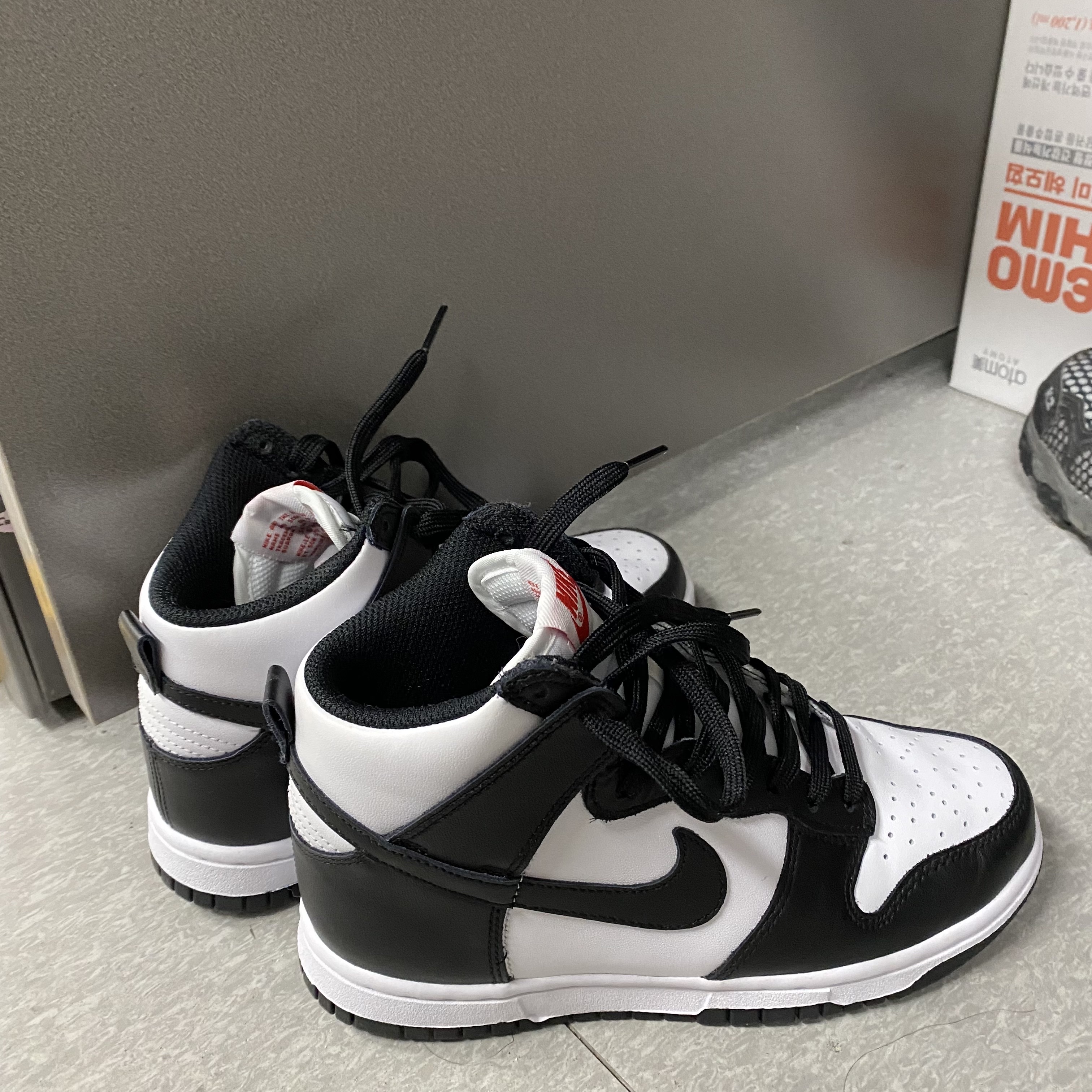 (W) Nike Dunk High Black and White 착용 스타일