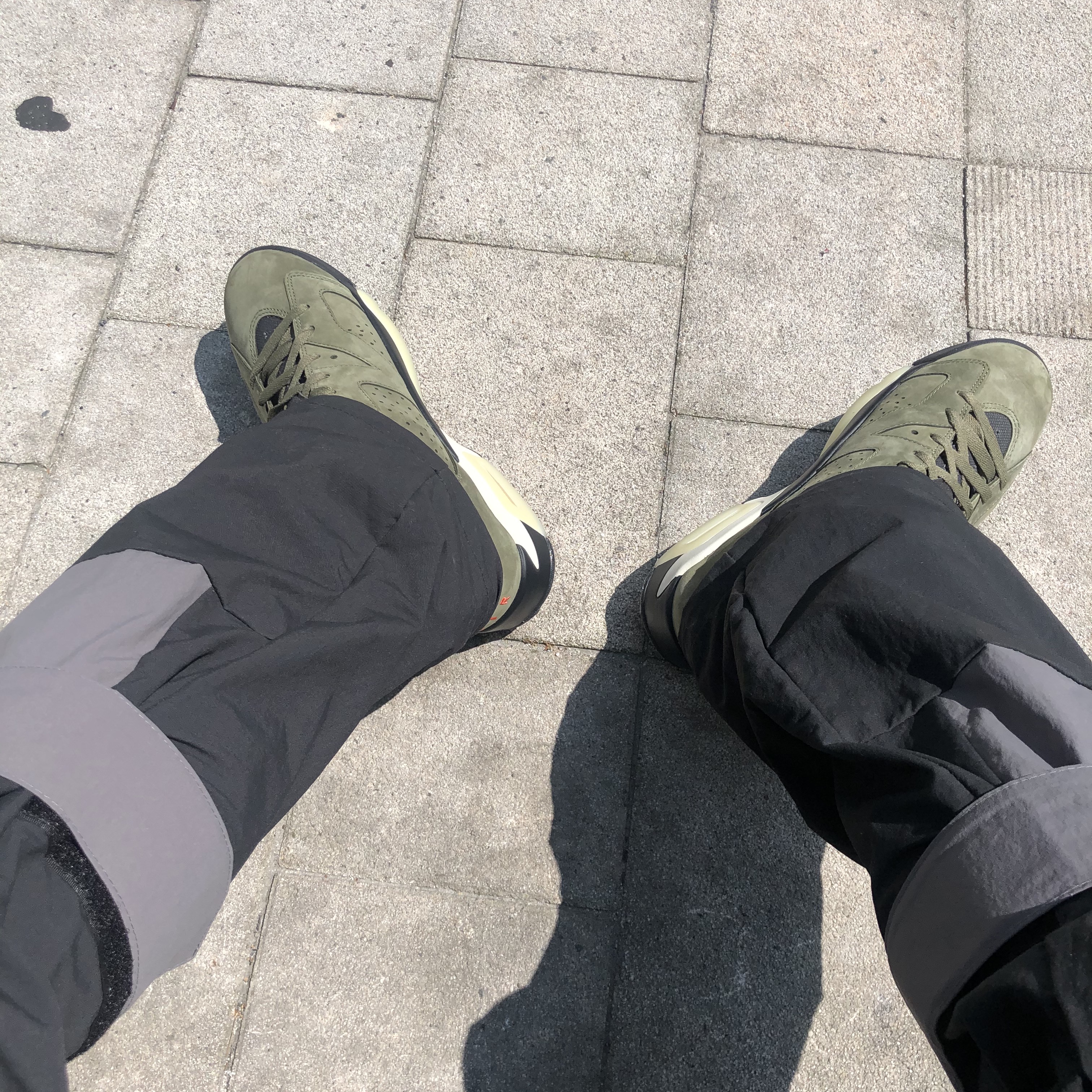 Jordan 6 x Travis Scott Retro Olive 착용 스타일
