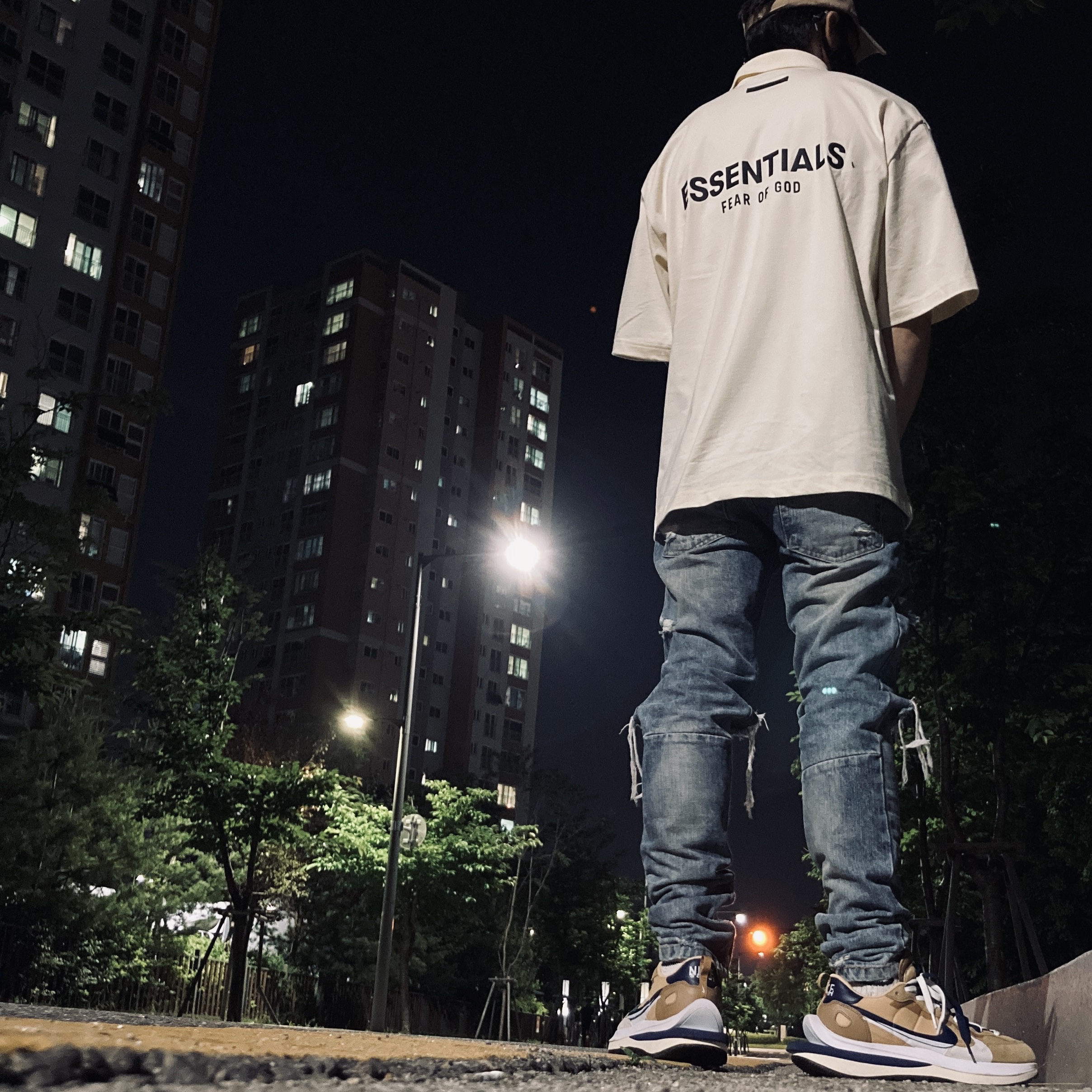Nike x Sacai VaporWaffle Sesame and Blue Void, Essentials Short Sleeve Polo Cream - 21SS ์ฐฉ์ฉ ์คํ์ผ