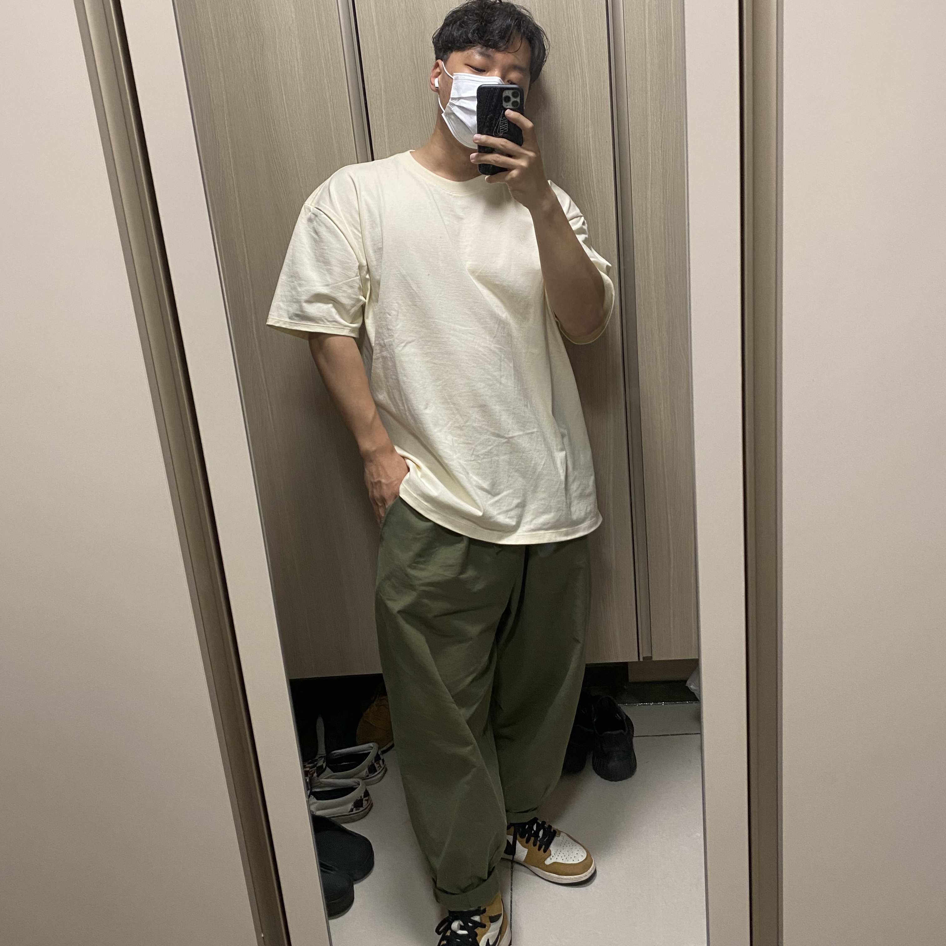 Essentials T-Shirt Cream - 21SS, Jordan 1 Retro High Rookie of the Year 착용 스타일