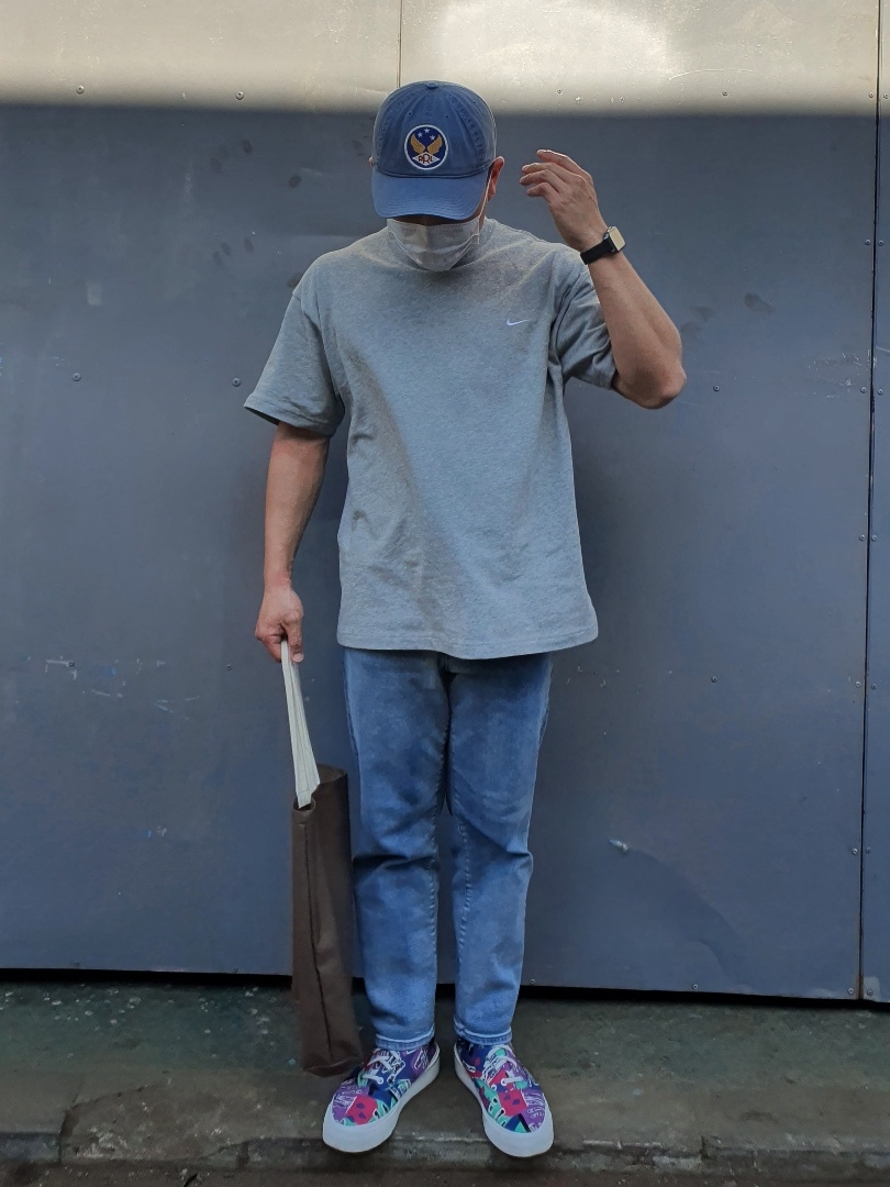 Nike NRG Solo Swoosh T-Shirt Dark Grey Heather - US/EU, Converse x Fear of God Essentials Skid Grip Hi 착용 스타일