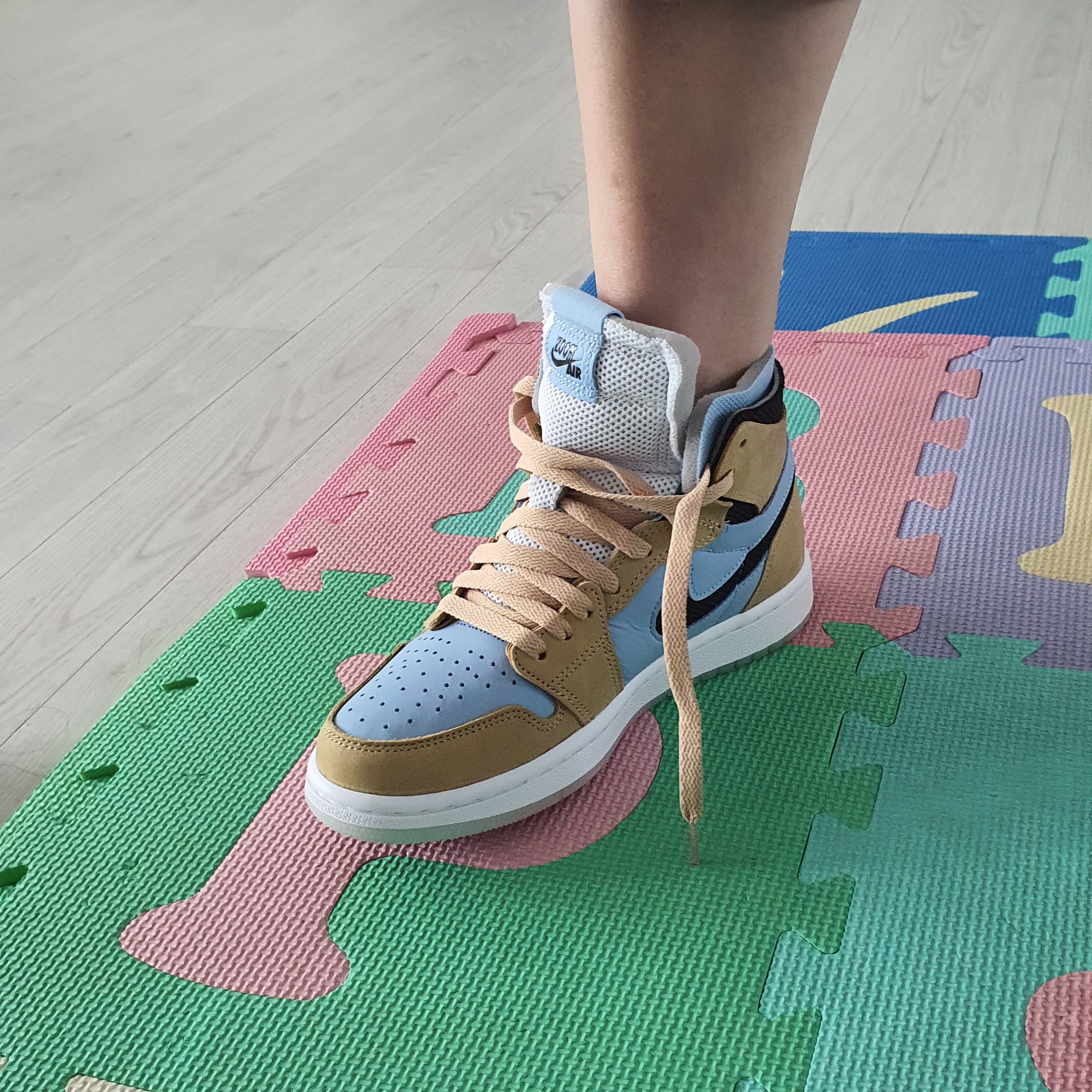 (W) Jordan 1 Zoom Air CMFT Psychic Blue Sesame 착용 스타일