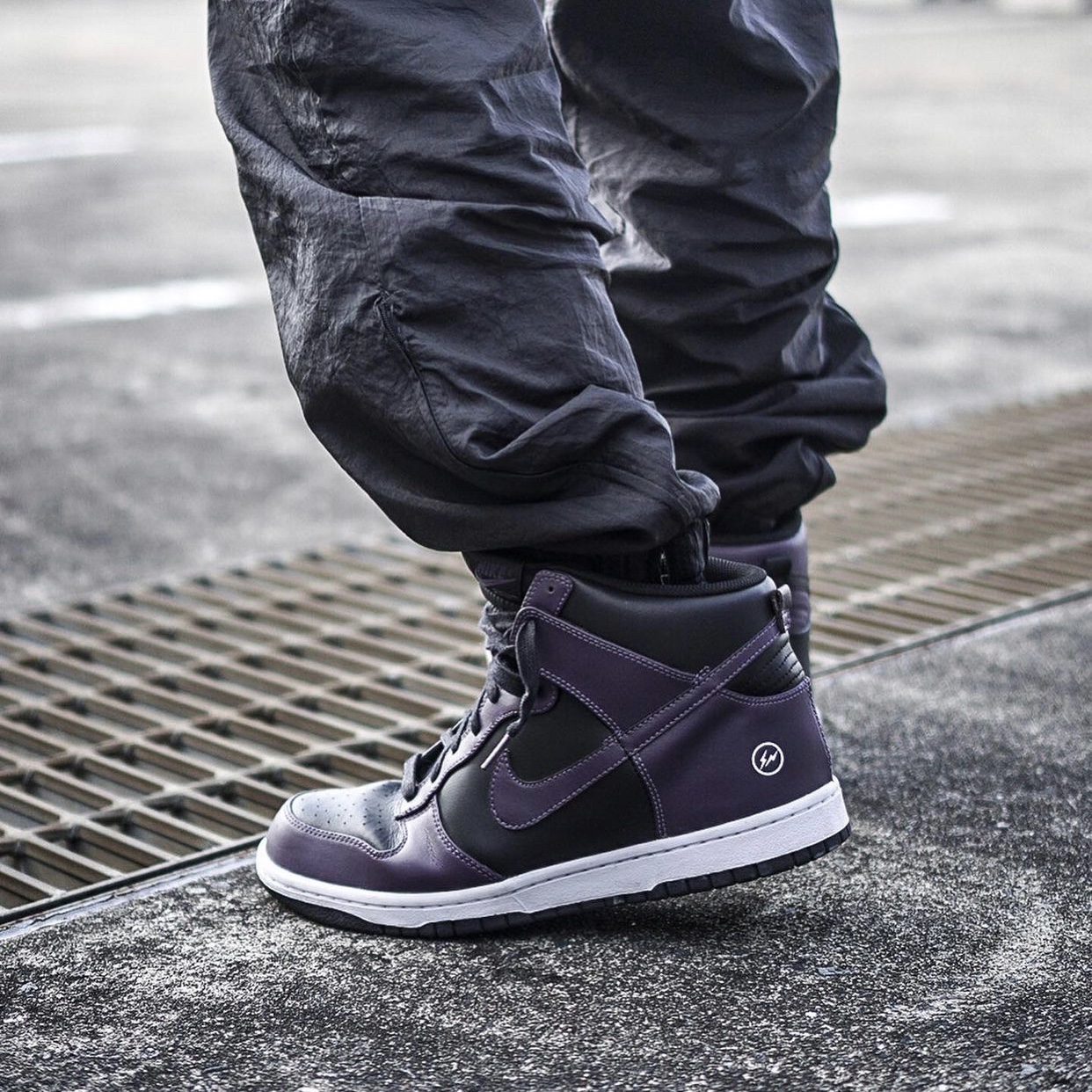 Nike x Fragment Dunk High Black 착용 스타일 - 1