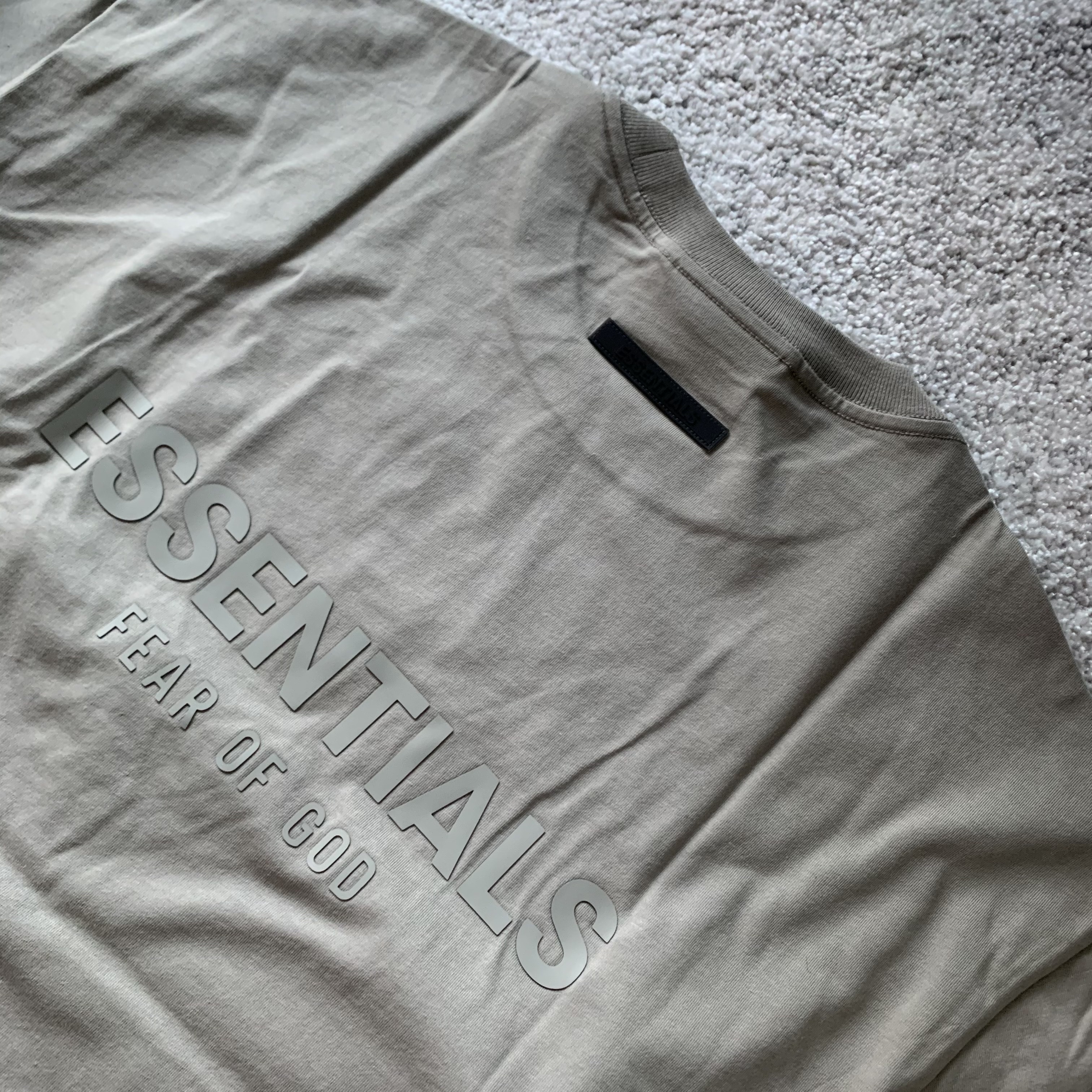 Essentials T-Shirt Moss - 21SS 착용 스타일