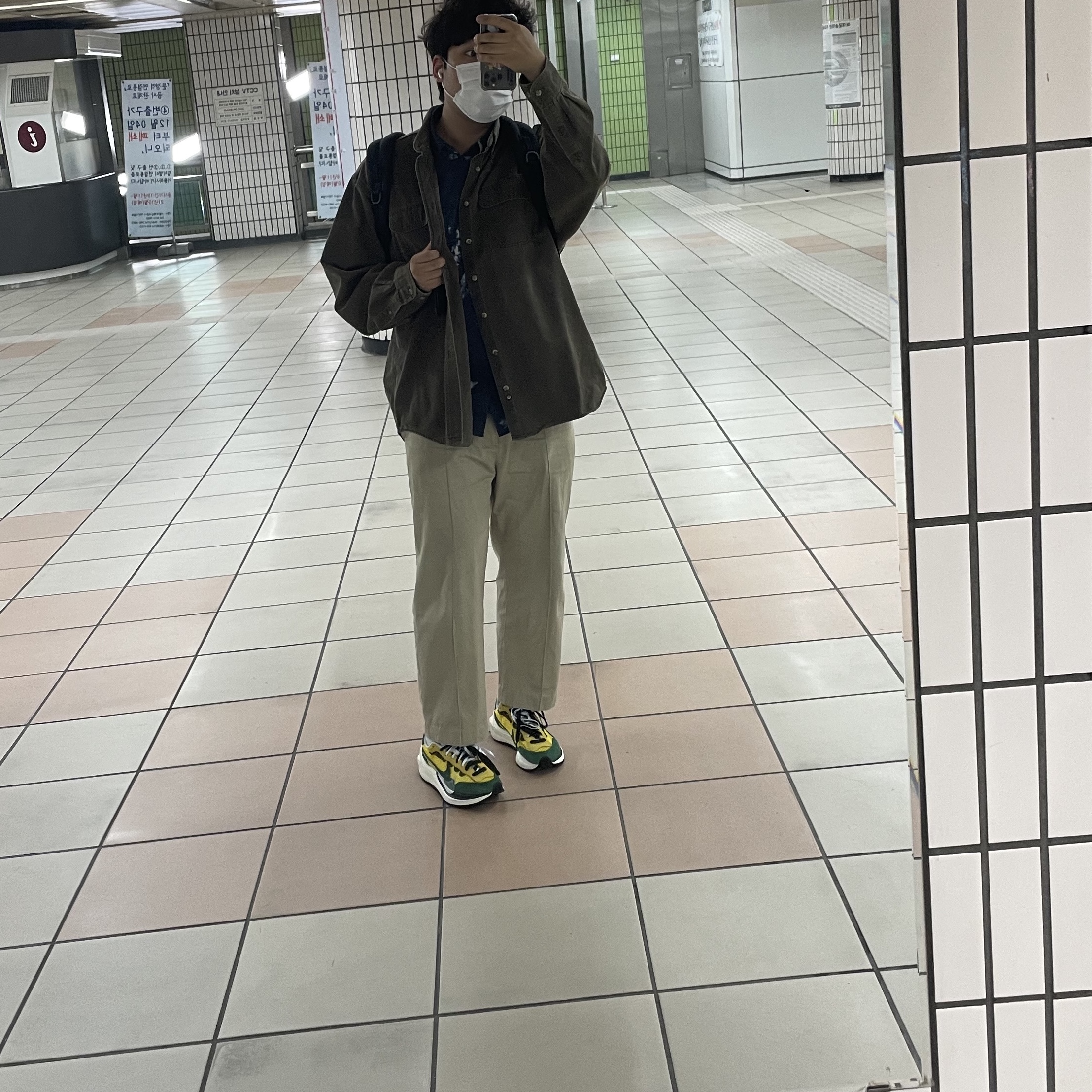 Nike x Sacai VaporWaffle Tour Yellow & Gorge Green Sail 착용 스타일