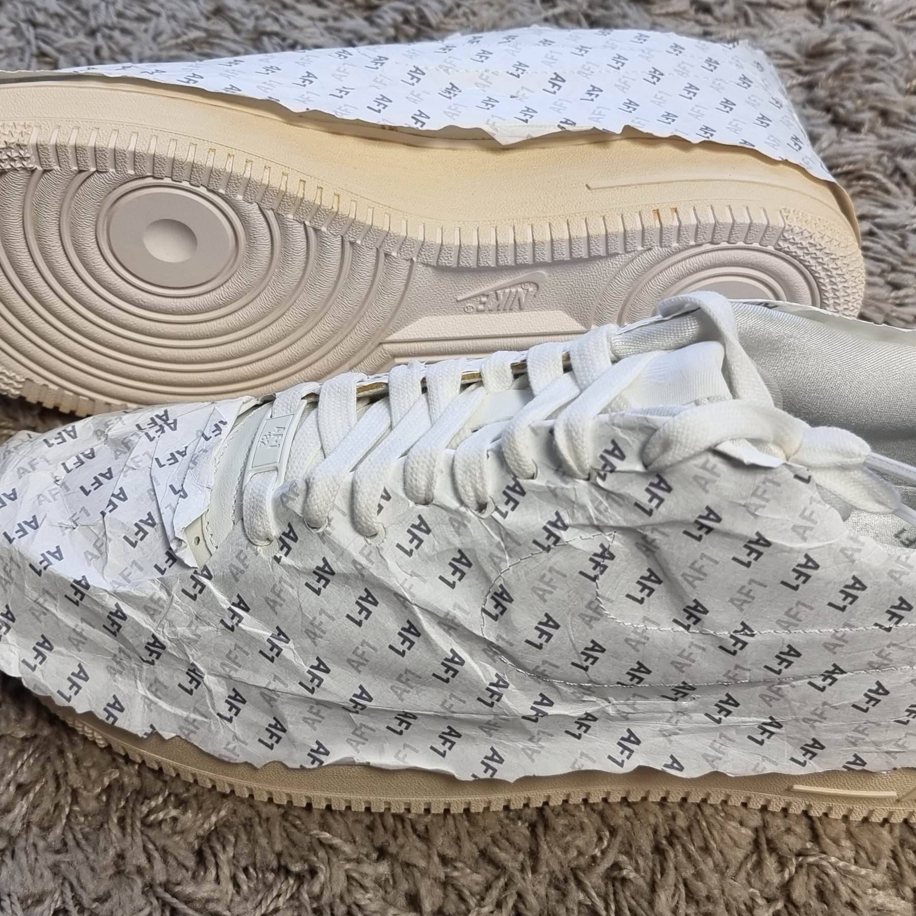 Nike Air Force 1 '07 LV8 Timeless Classic 착용 스타일