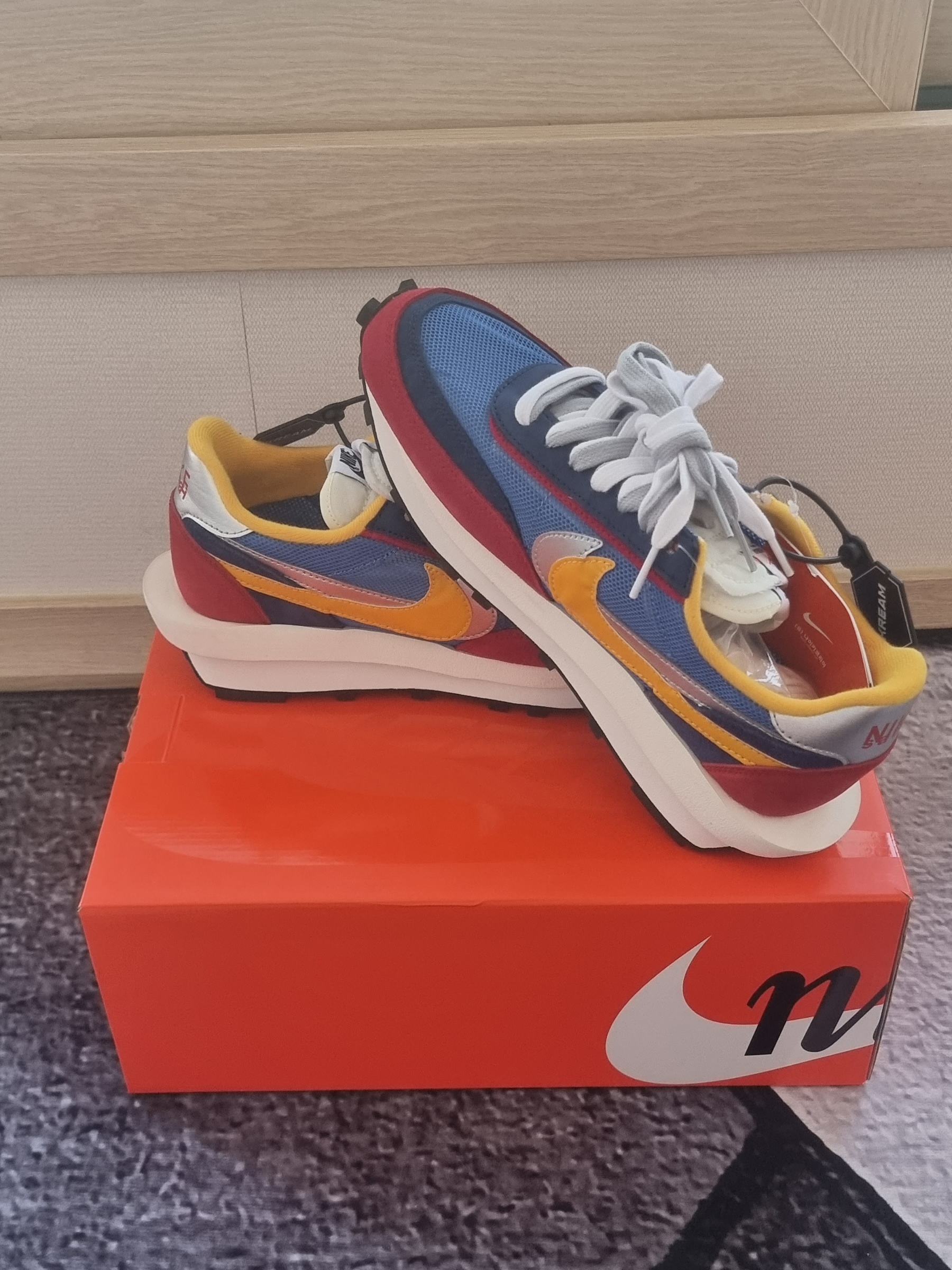 Nike x Sacai LDWaffle Blue Multi 착용 스타일 - 2