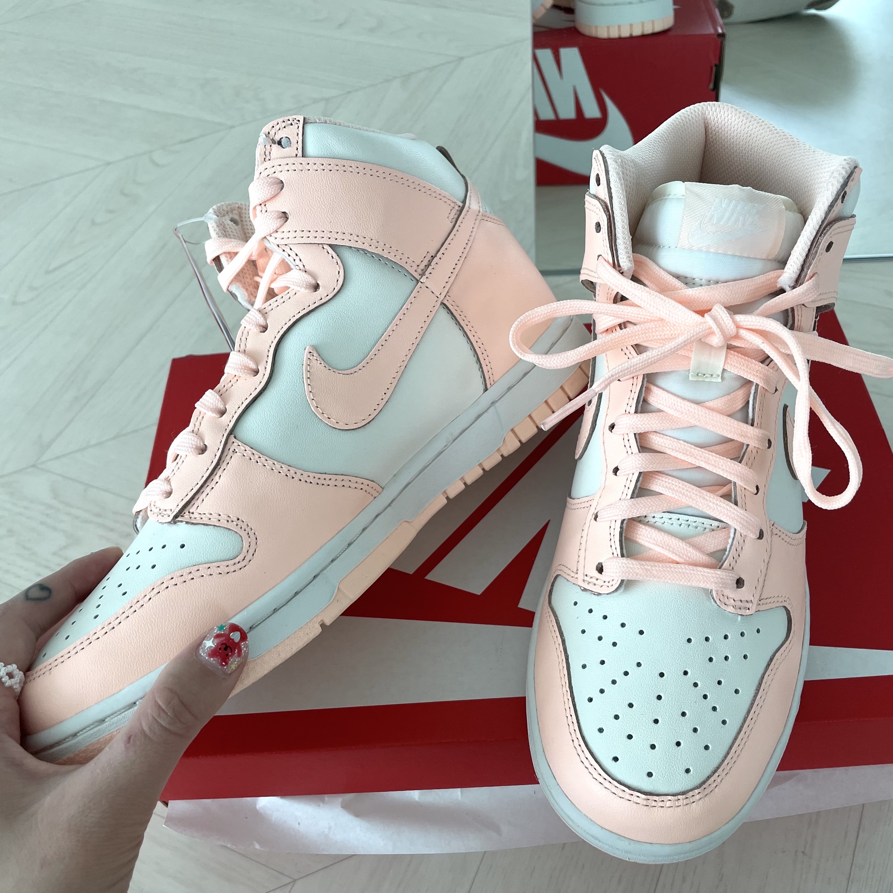 (W) Nike Dunk High Crimson Tint 착용 스타일 - 1